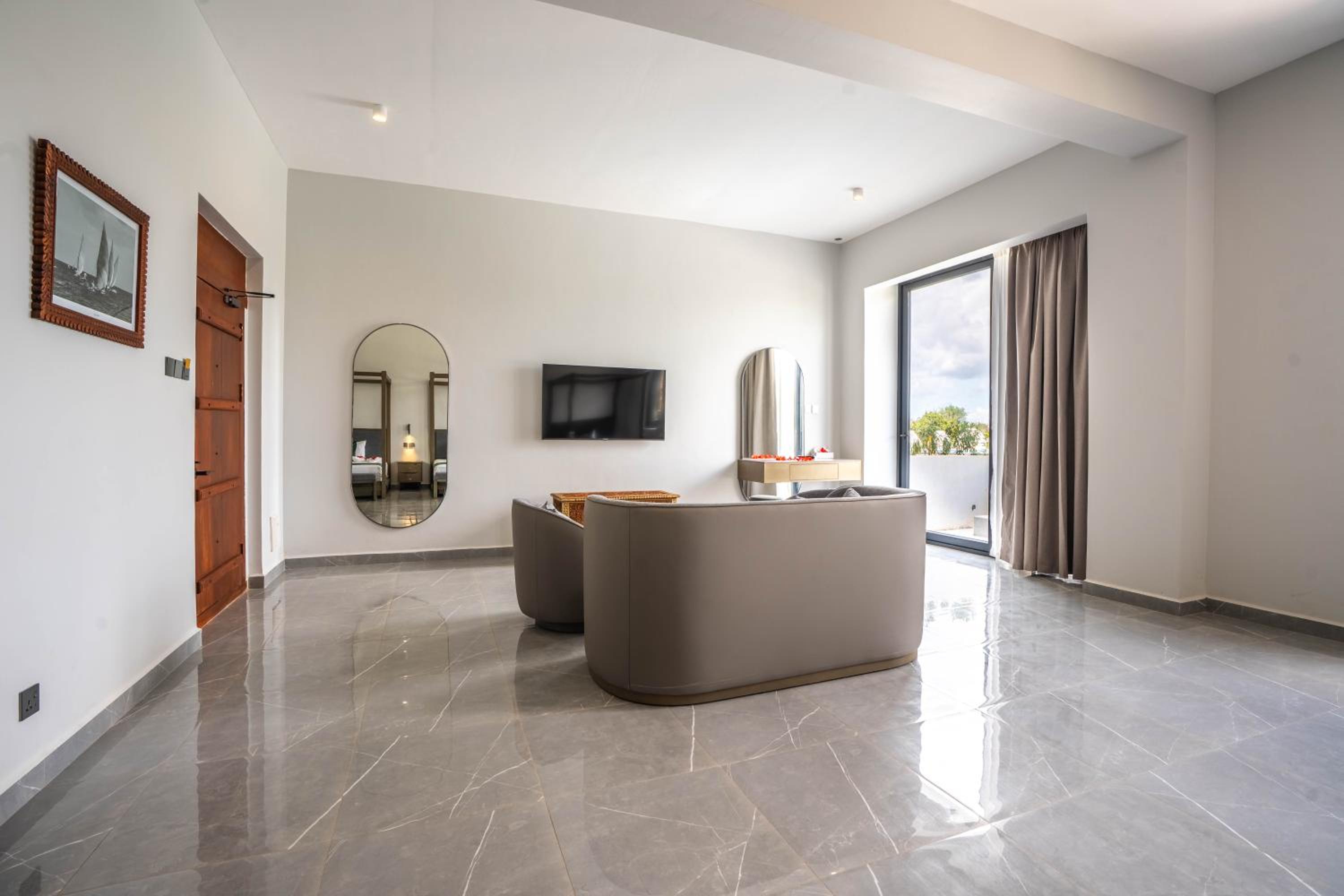Family Room with Garden View