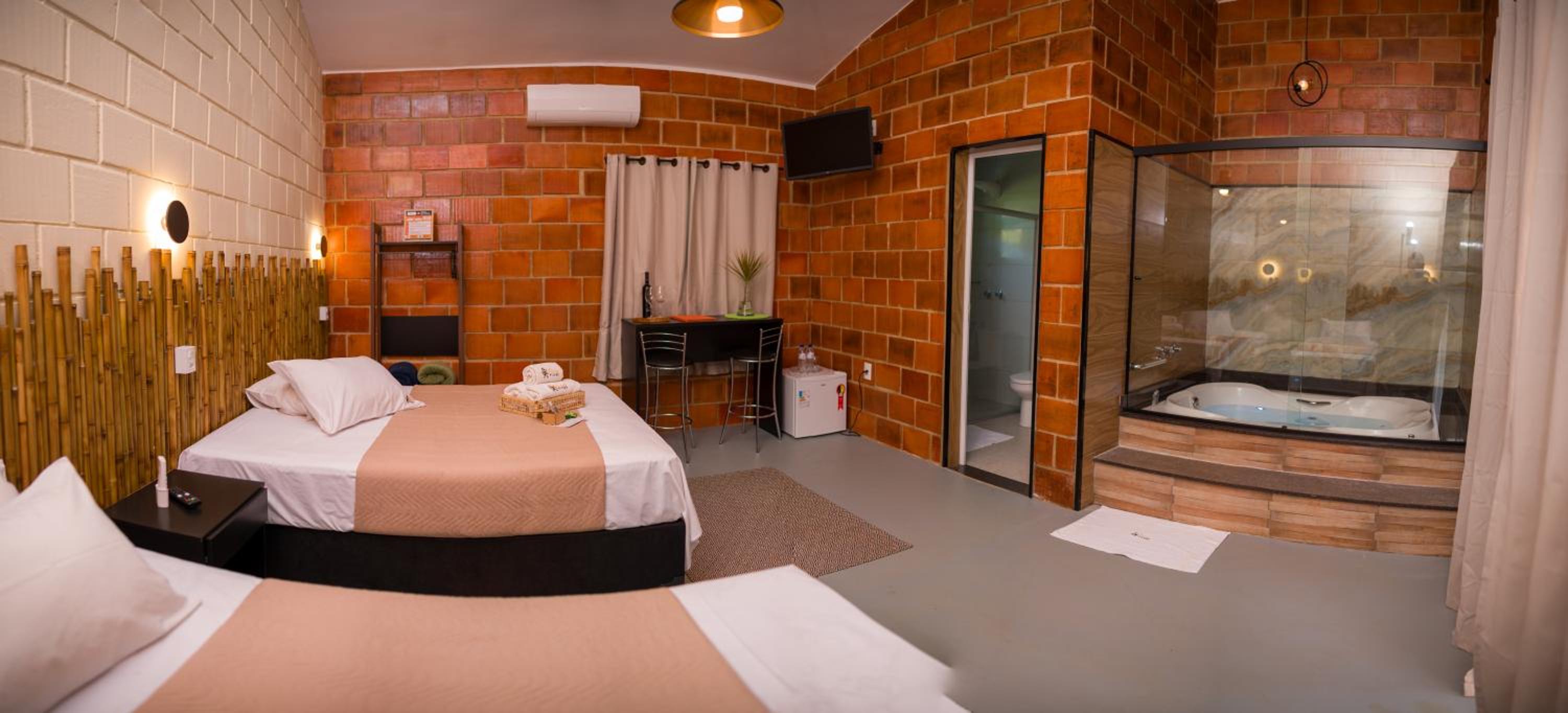 Deluxe Suite with Spa Bath photo 3