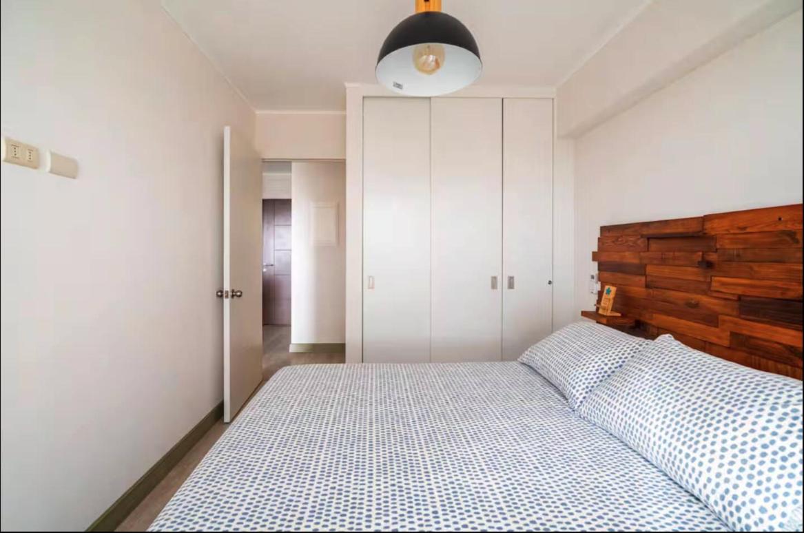 Deluxe One-Bedroom Apartment with City View photo 2
