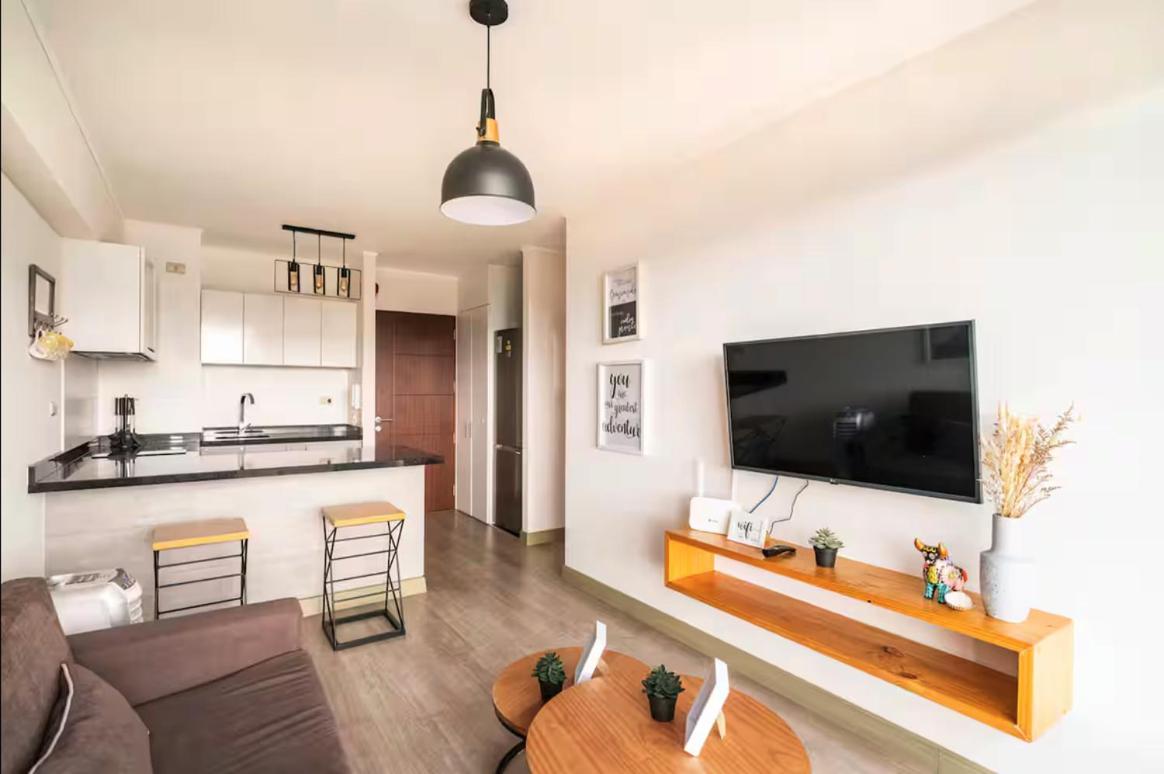 Deluxe One-Bedroom Apartment with City View photo 3