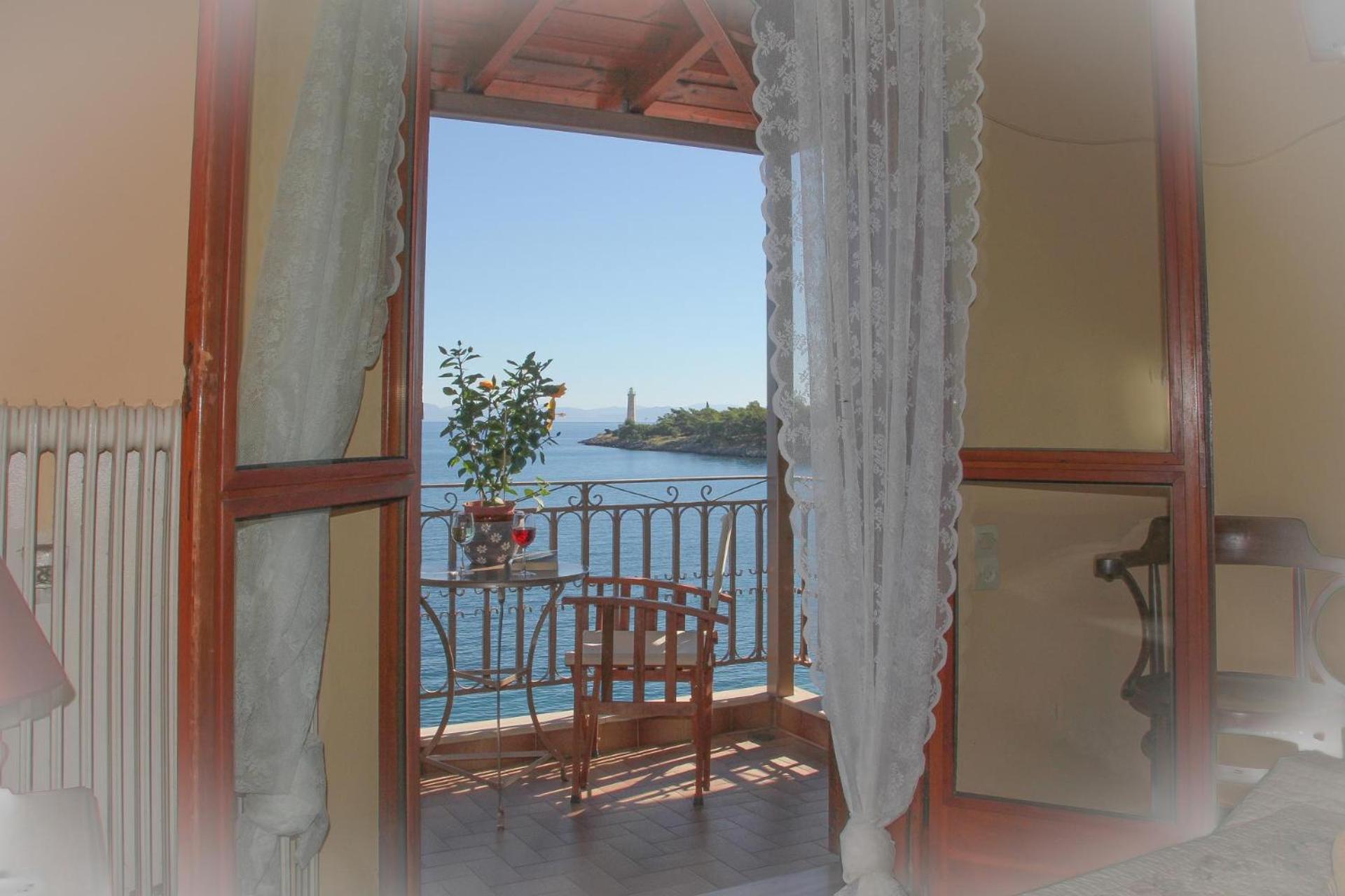 Double Room - Photo 10