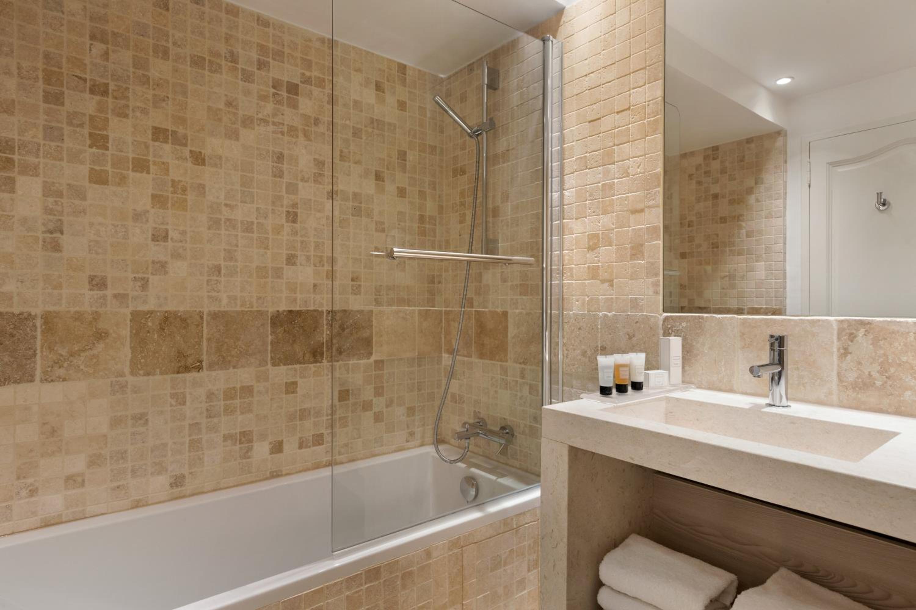 Suite with Terrace and Sea View - Photo 2