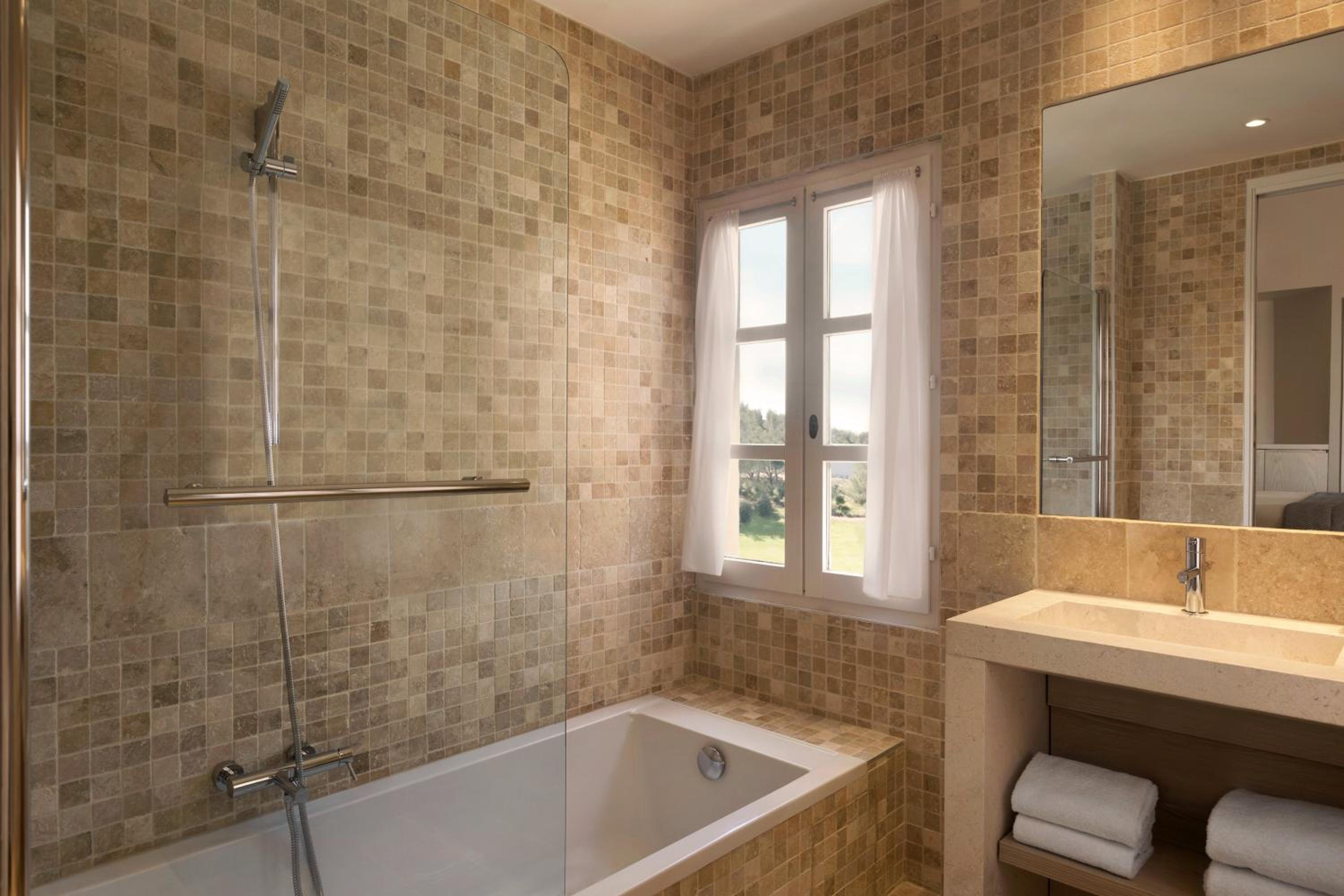 Deluxe Room with Sea and Golf Course View - Photo 4