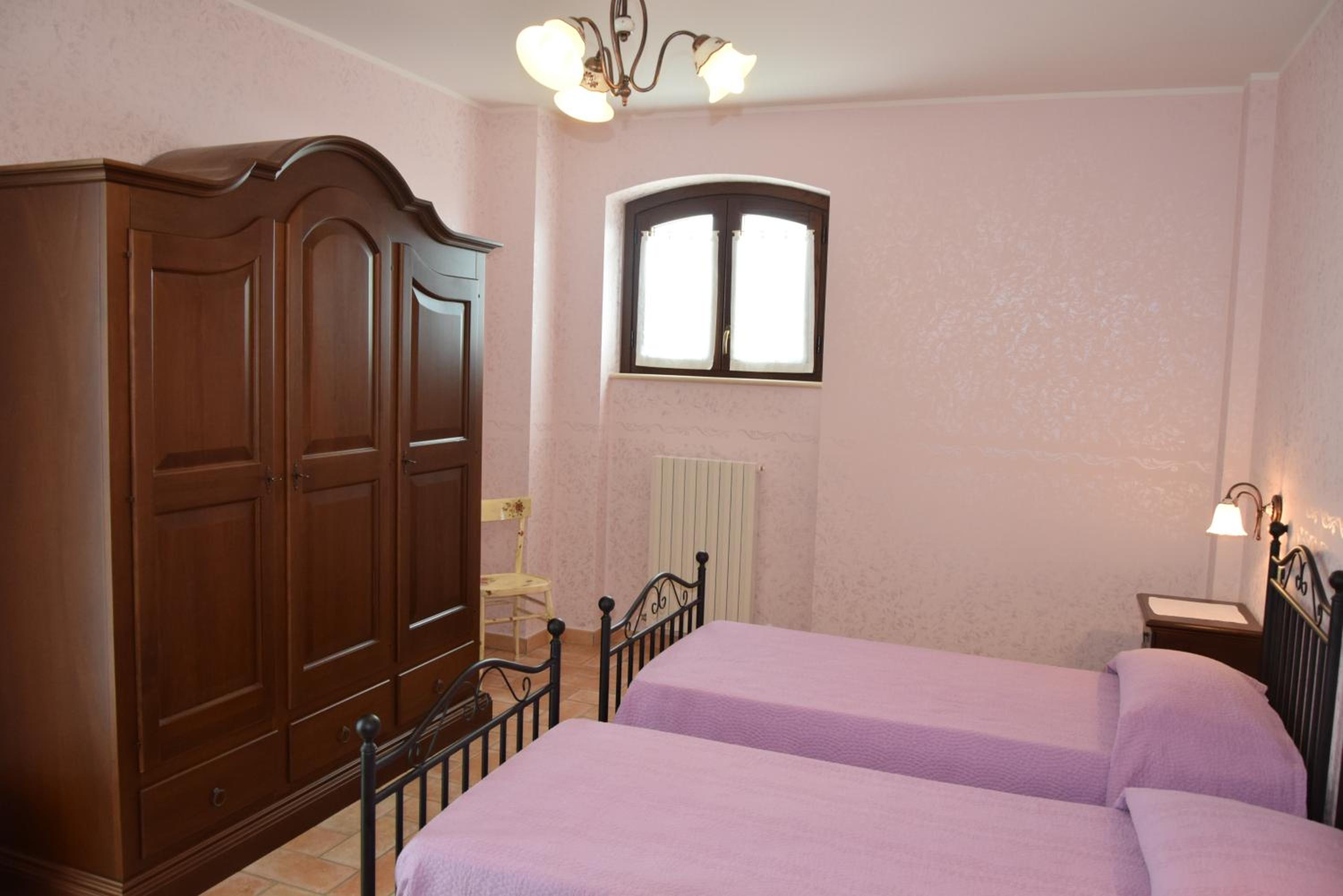 Twin Room with Private Bathroom - Photo 6