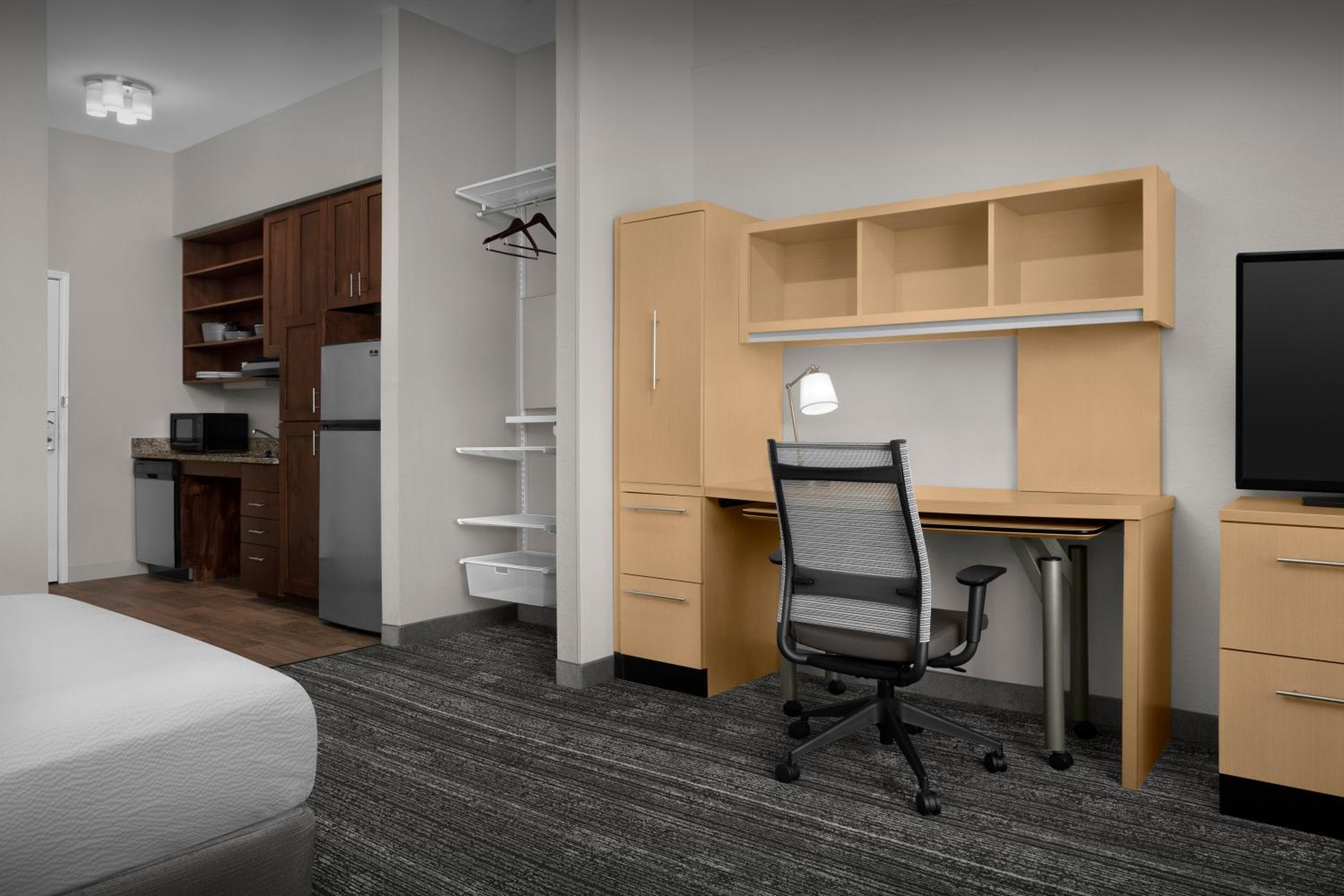 Studio Queen Suite with Tub - Mobility/Hearing Accessible