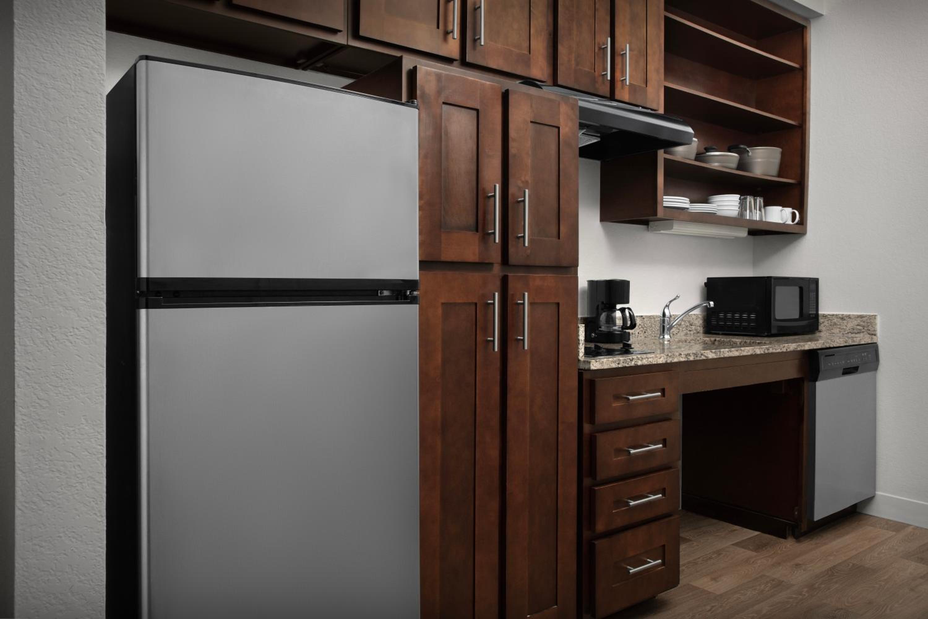 Studio Queen Suite with Tub - Mobility/Hearing Accessible