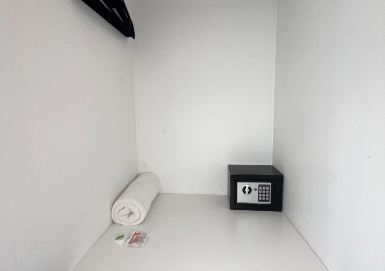 Single Room with Shared Bathroom photo 1