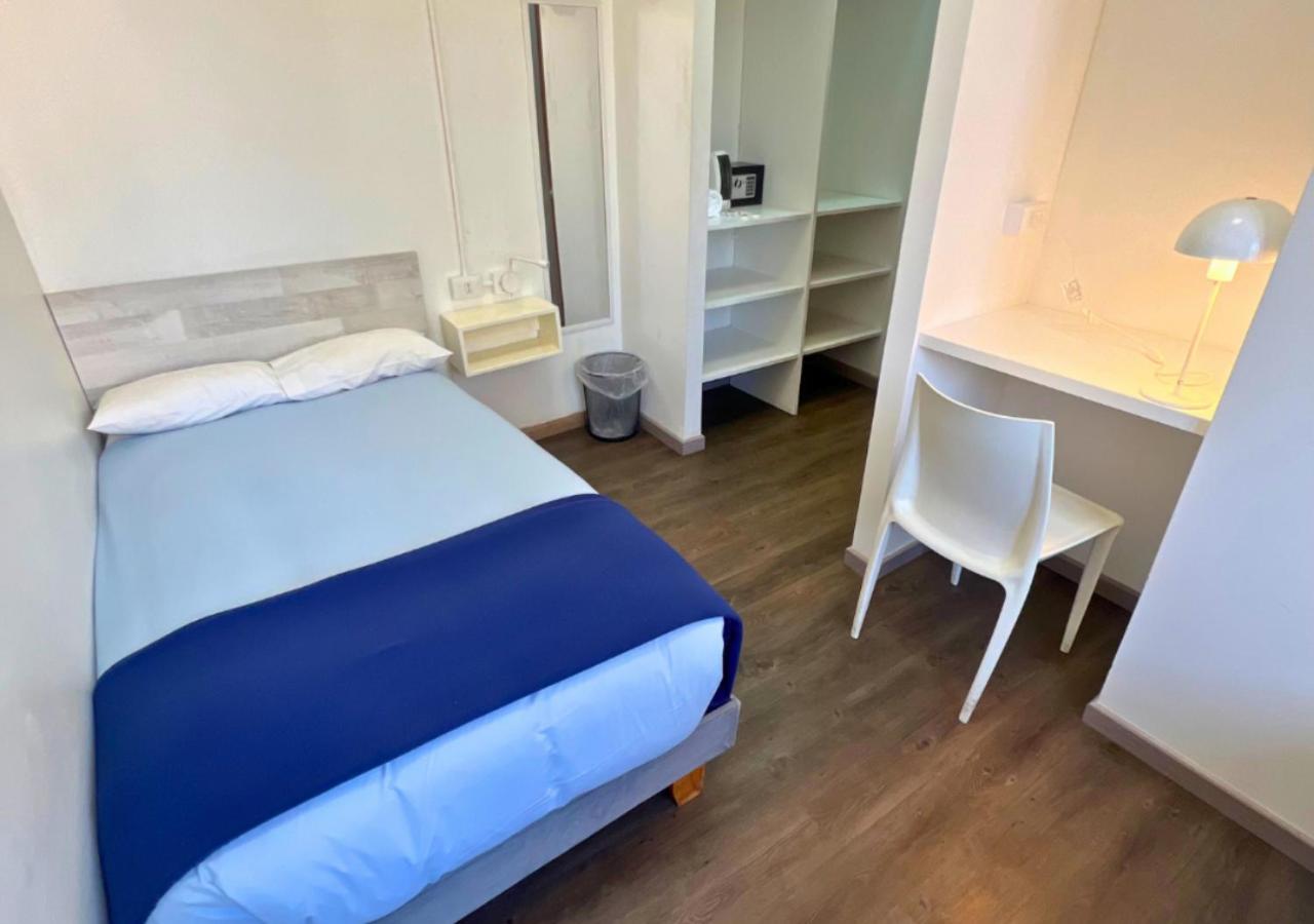 Twin Room with Shared Bathroom photo 2