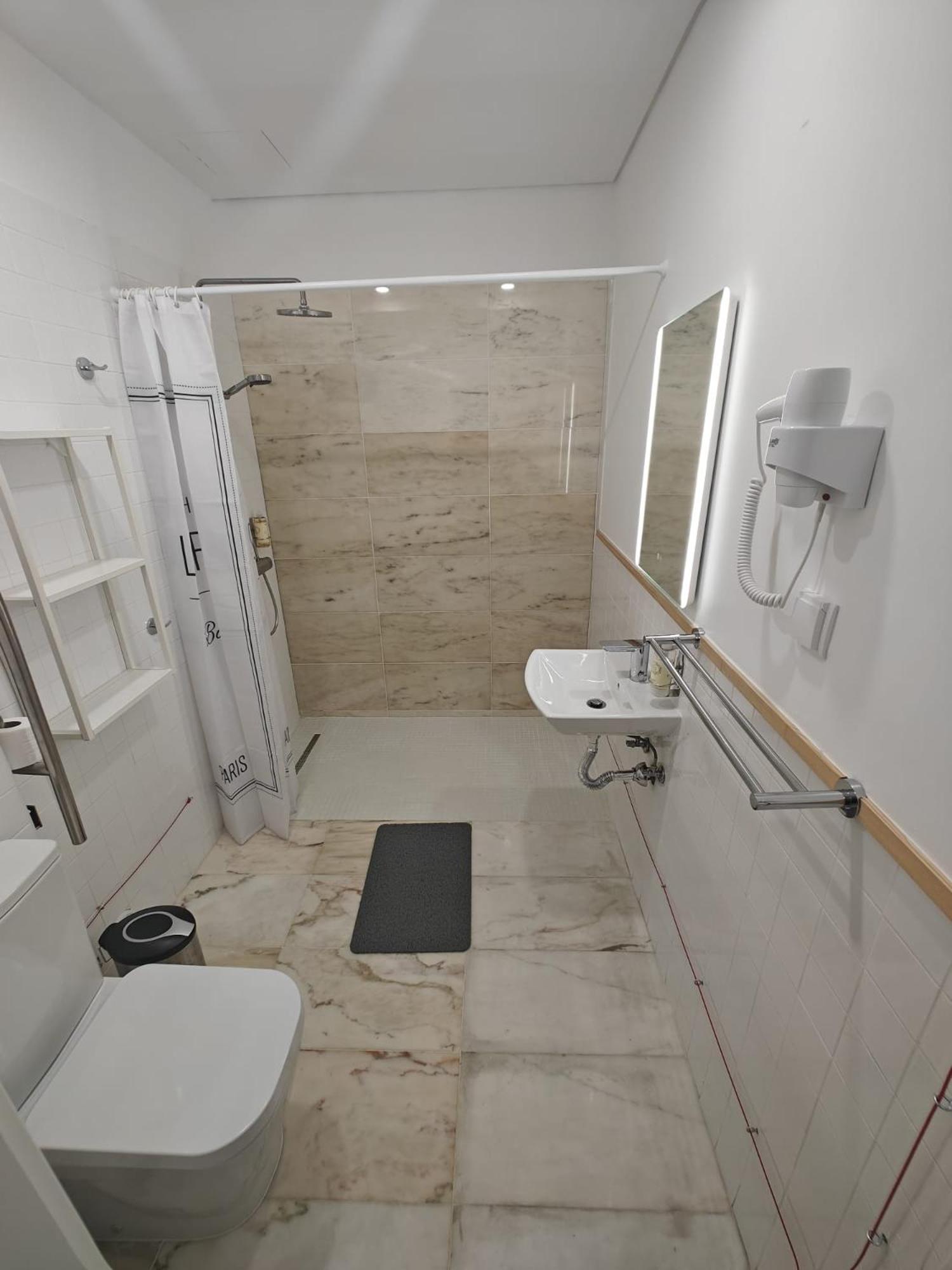 Double Room - Disability Access photo 3