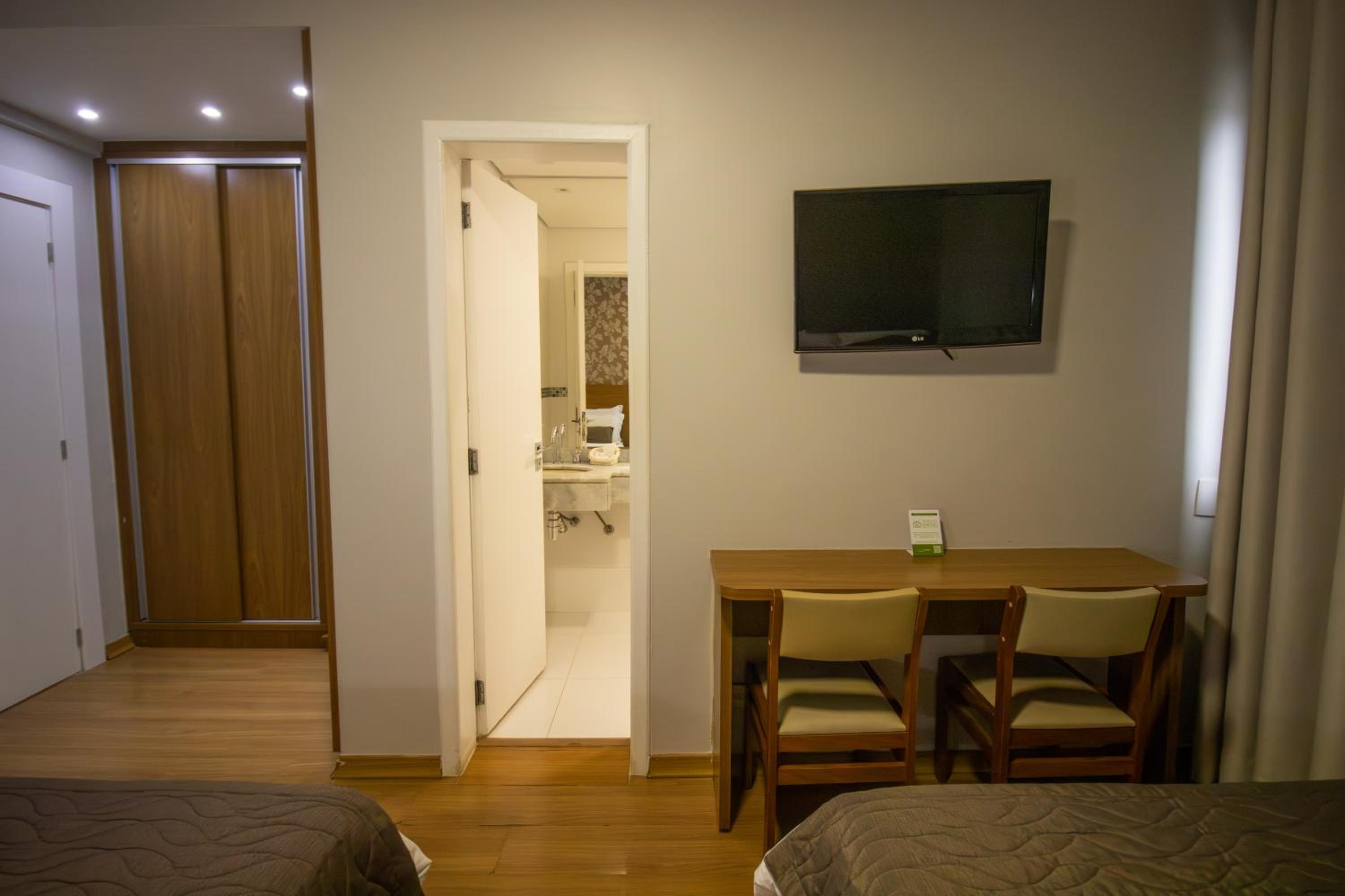 Standard Twin Room - Photo 4