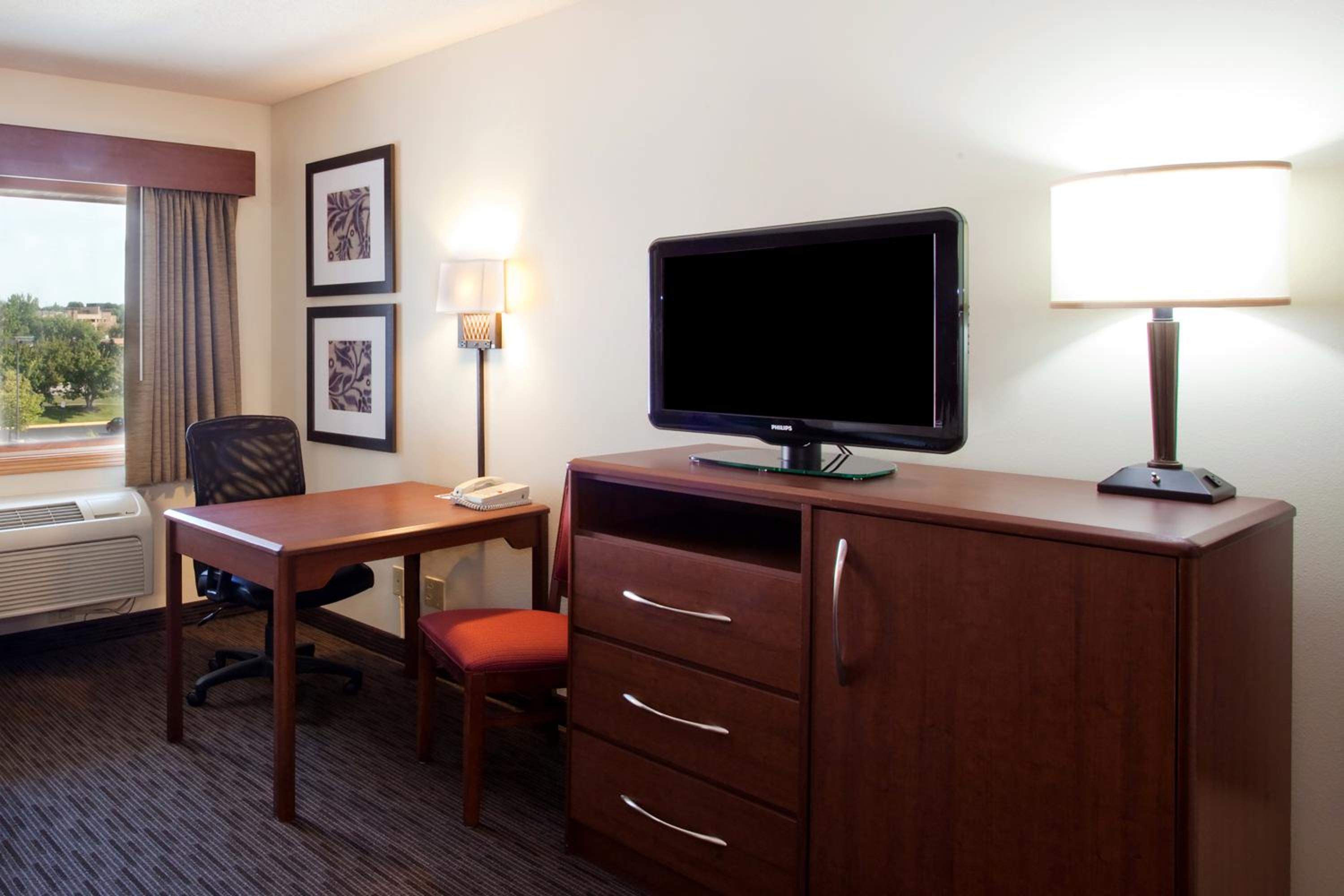 King Suite - Non-Smoking photo 1