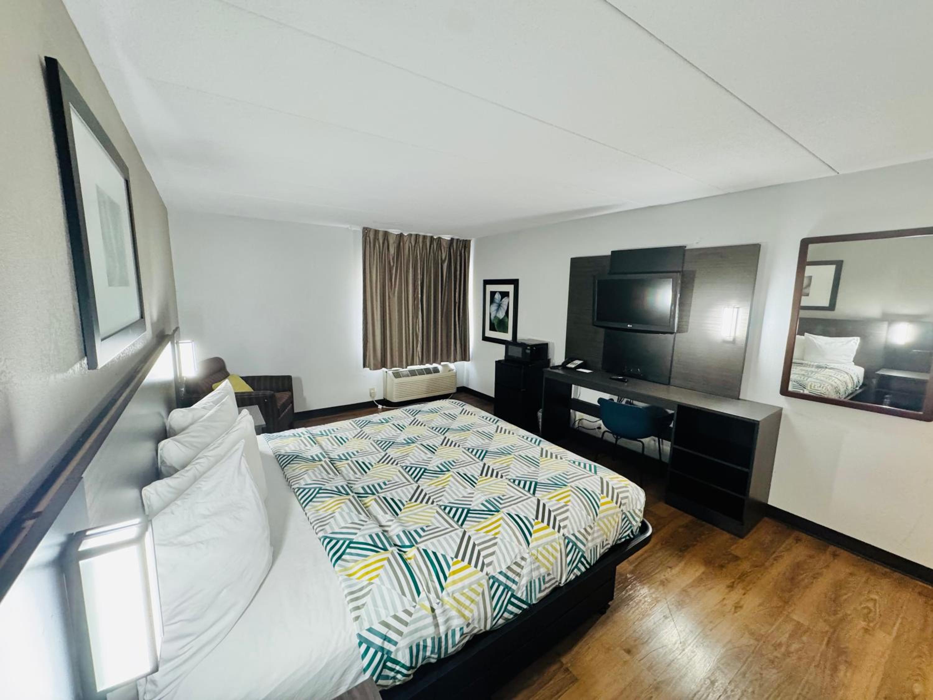 King Room - Disability Access - Non-Smoking - Photo 4