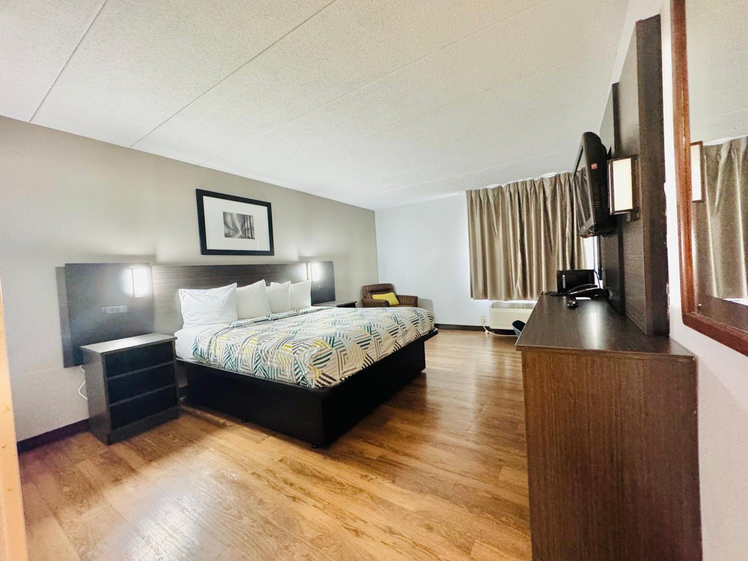 King Room - Disability Access - Non-Smoking - Photo 5