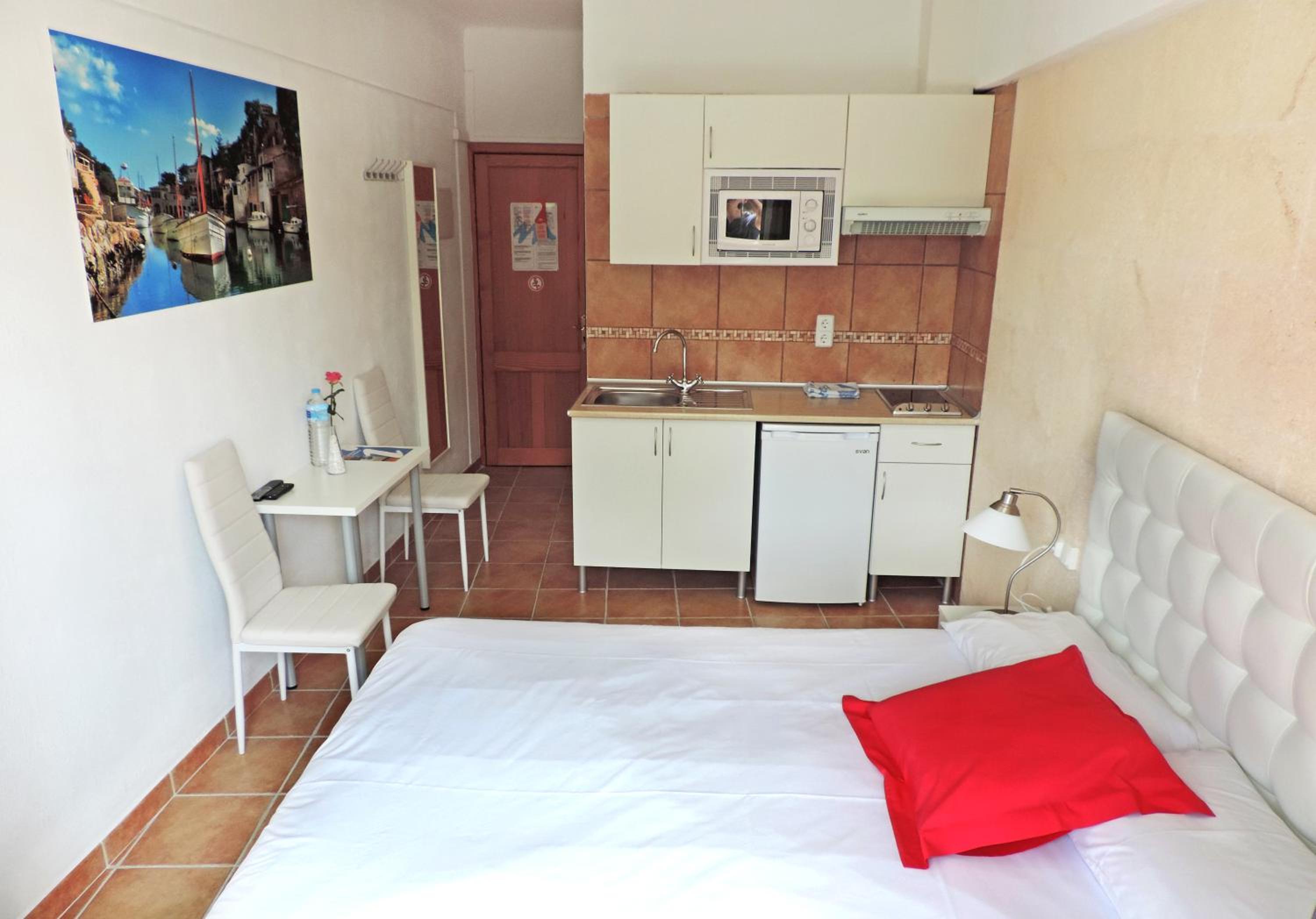 Studio with Kitchen (2 Adults) photo 2