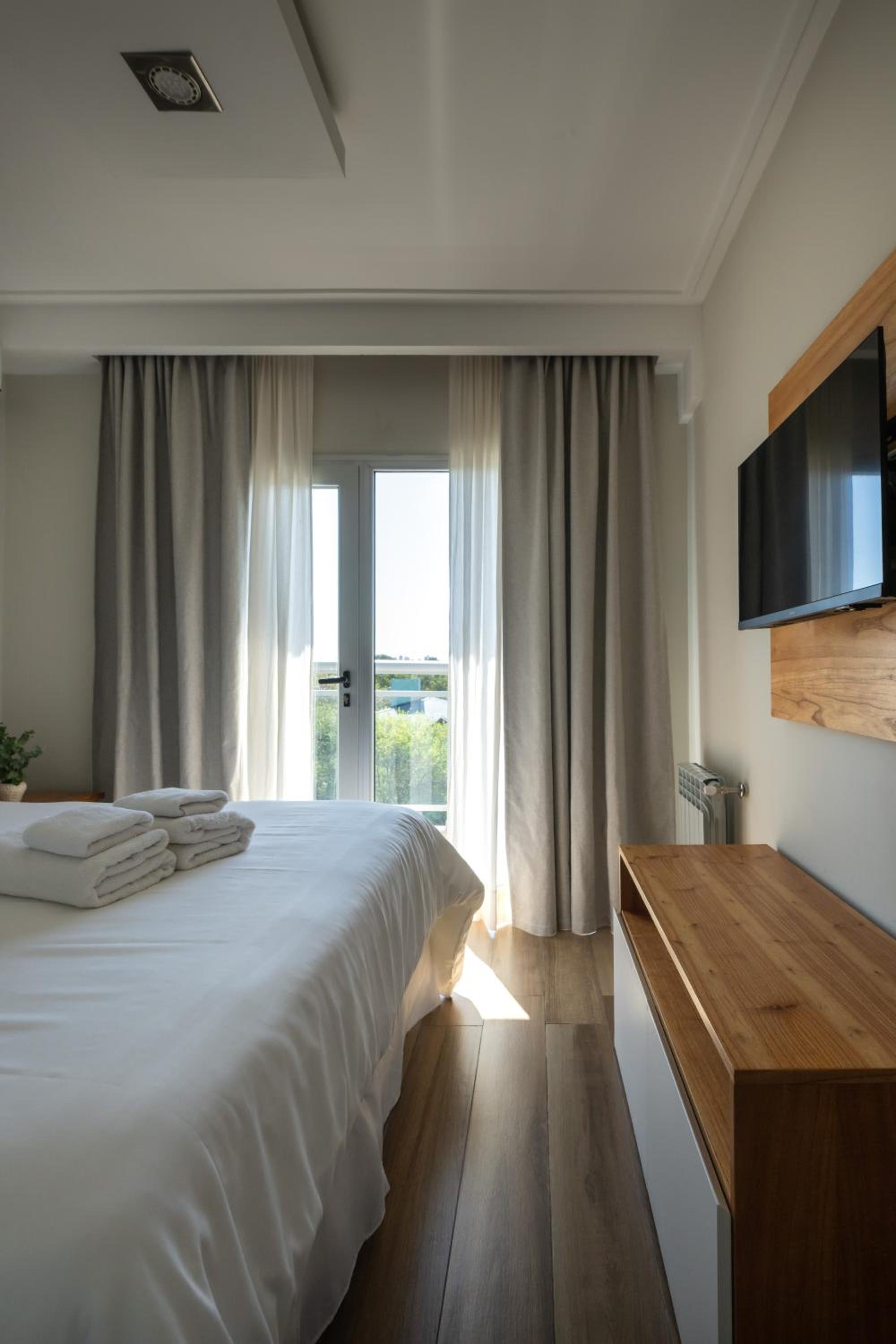 Apartment with City View photo 3