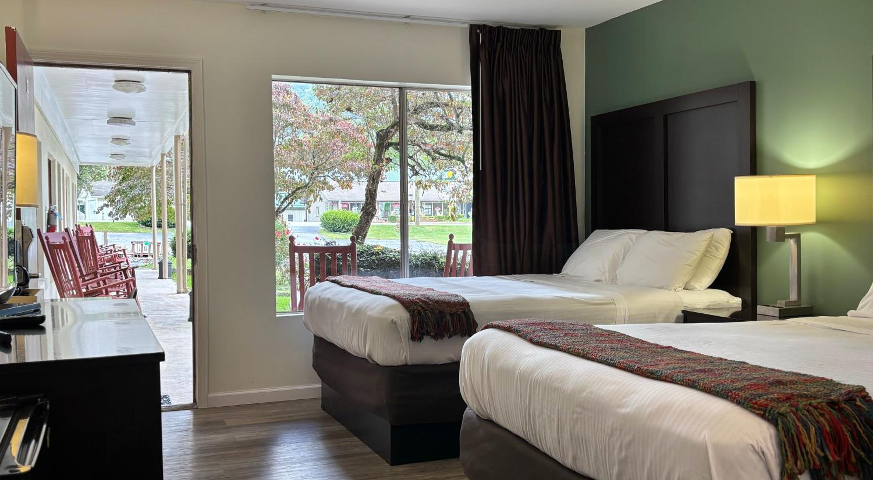 Deluxe Queen Room