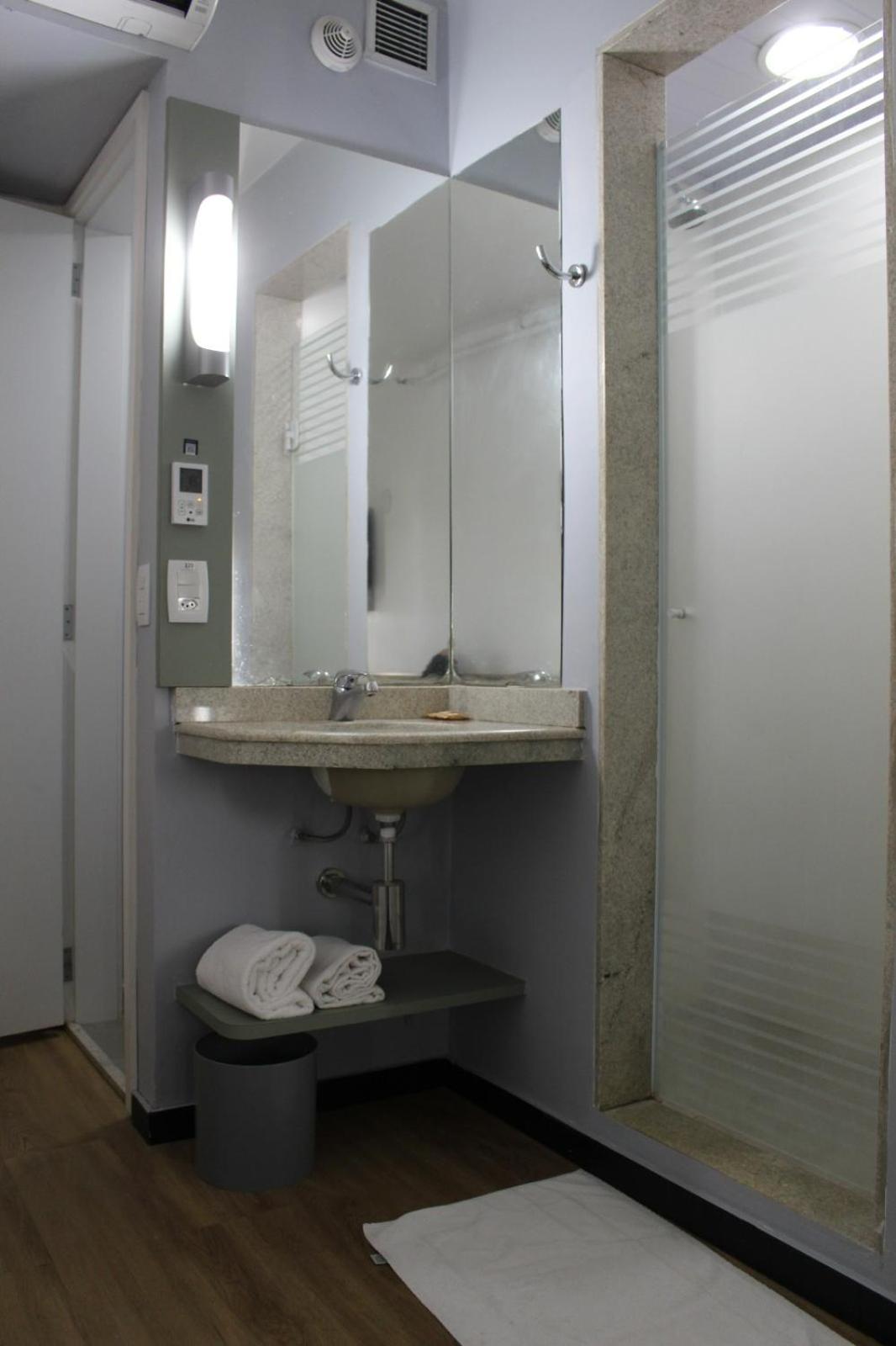 Standard Room With Three Single Beds photo 2