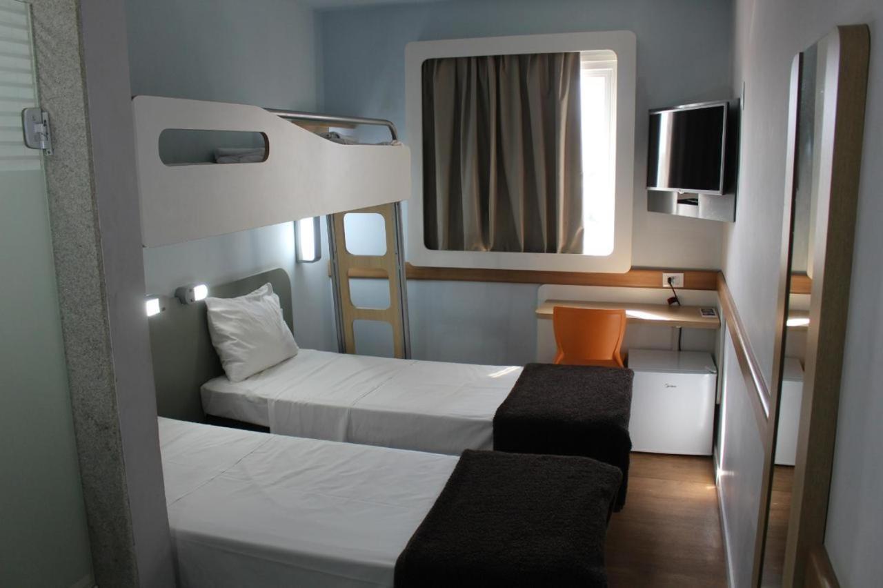Standard Room With Three Single Beds photo 1