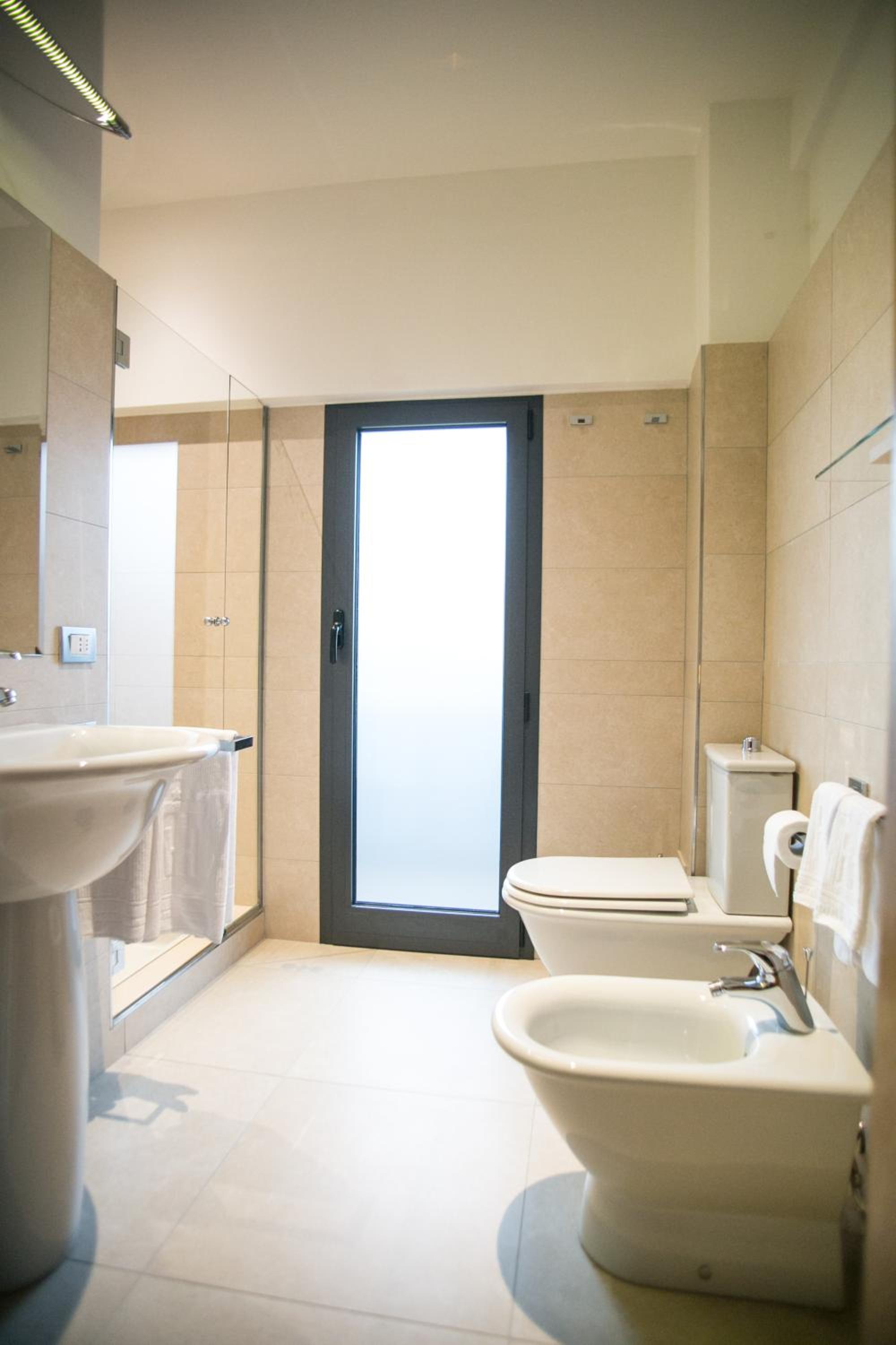 Classic Double or Twin Room - Photo 9
