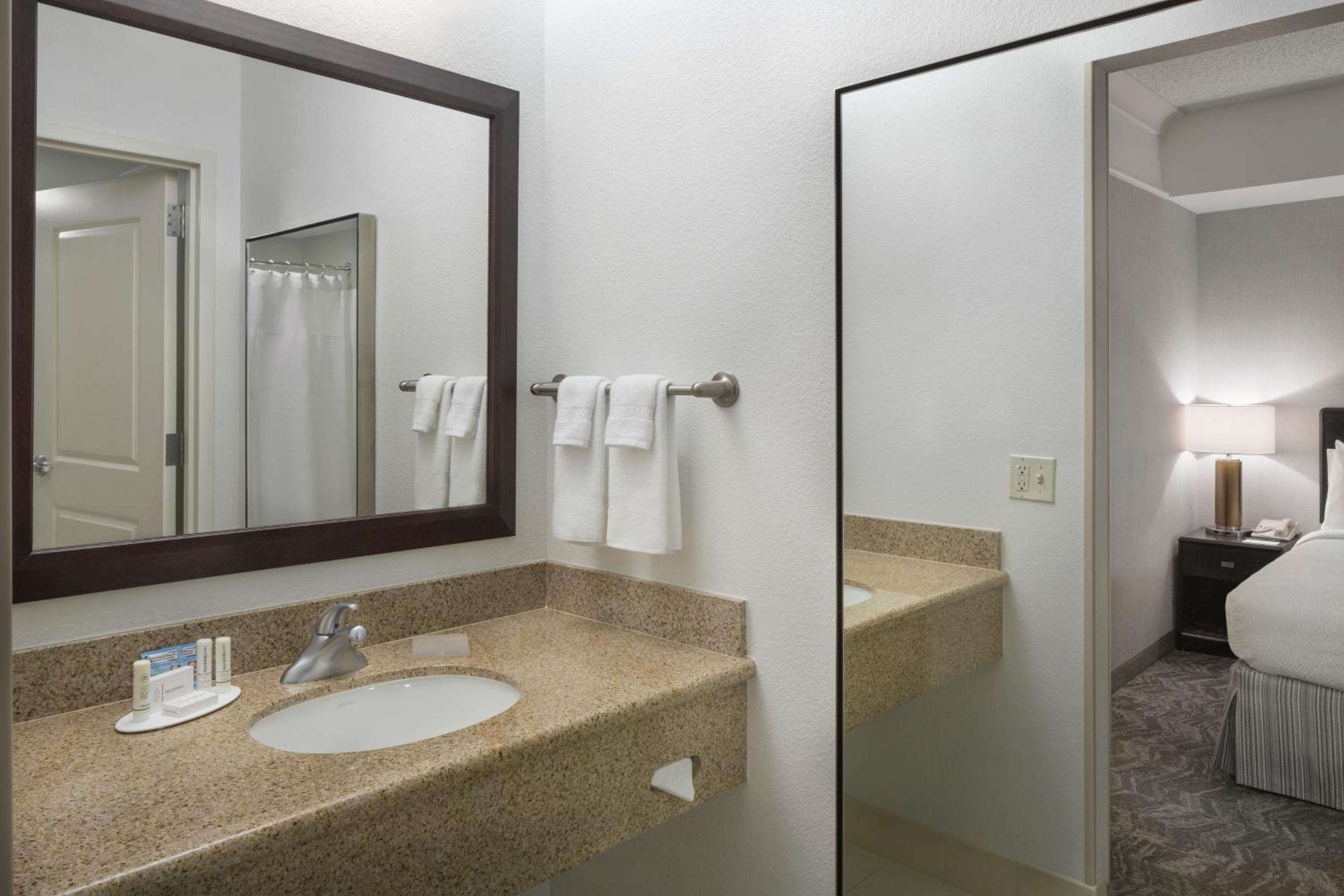 Double Studio - Mobility/Hearing Accessible with Tub photo 1