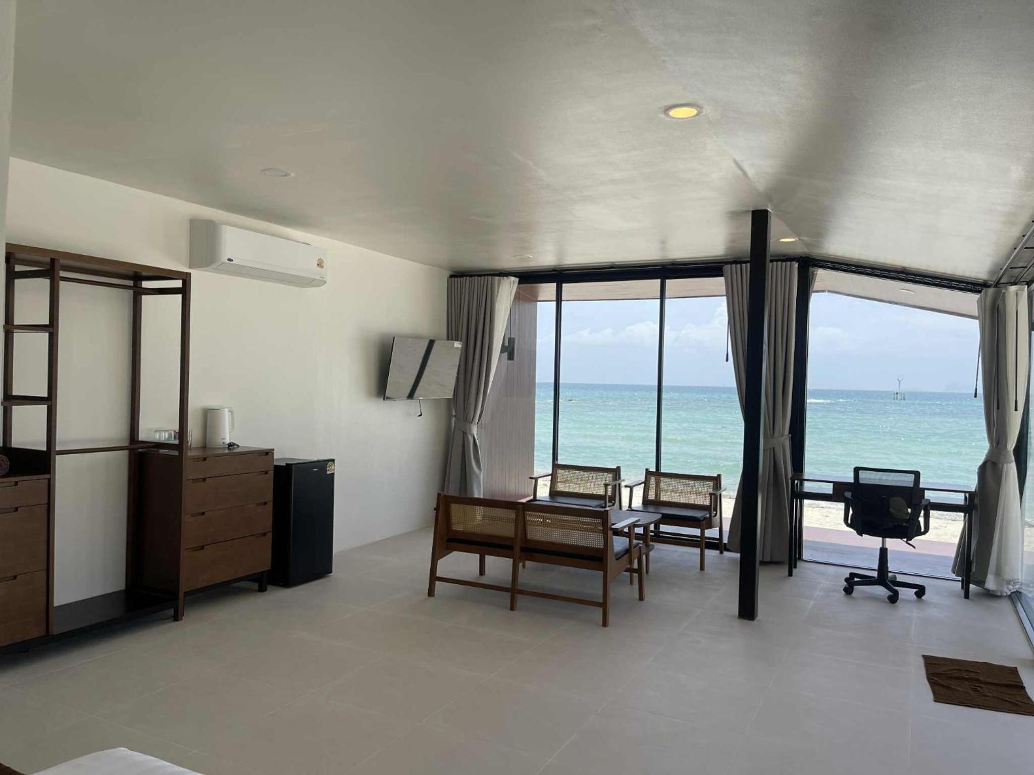 Junior Suite with Ocean View photo 3