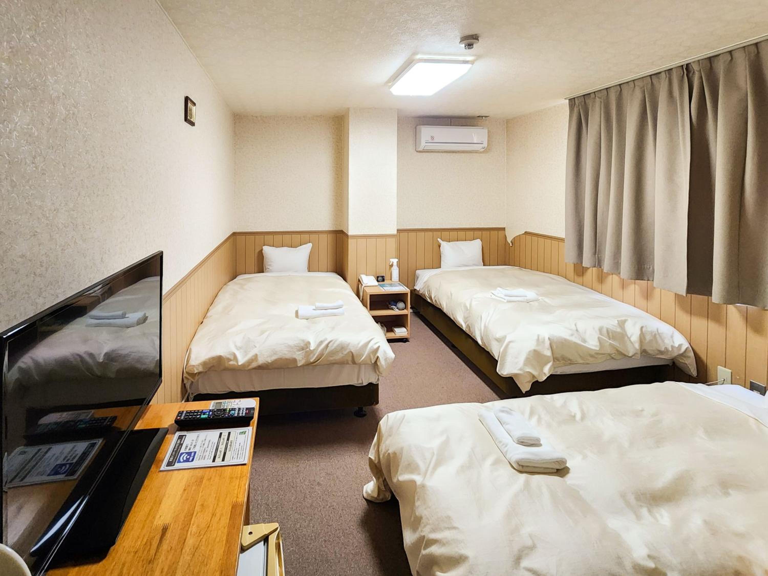 Triple Room - Smoking photo 2