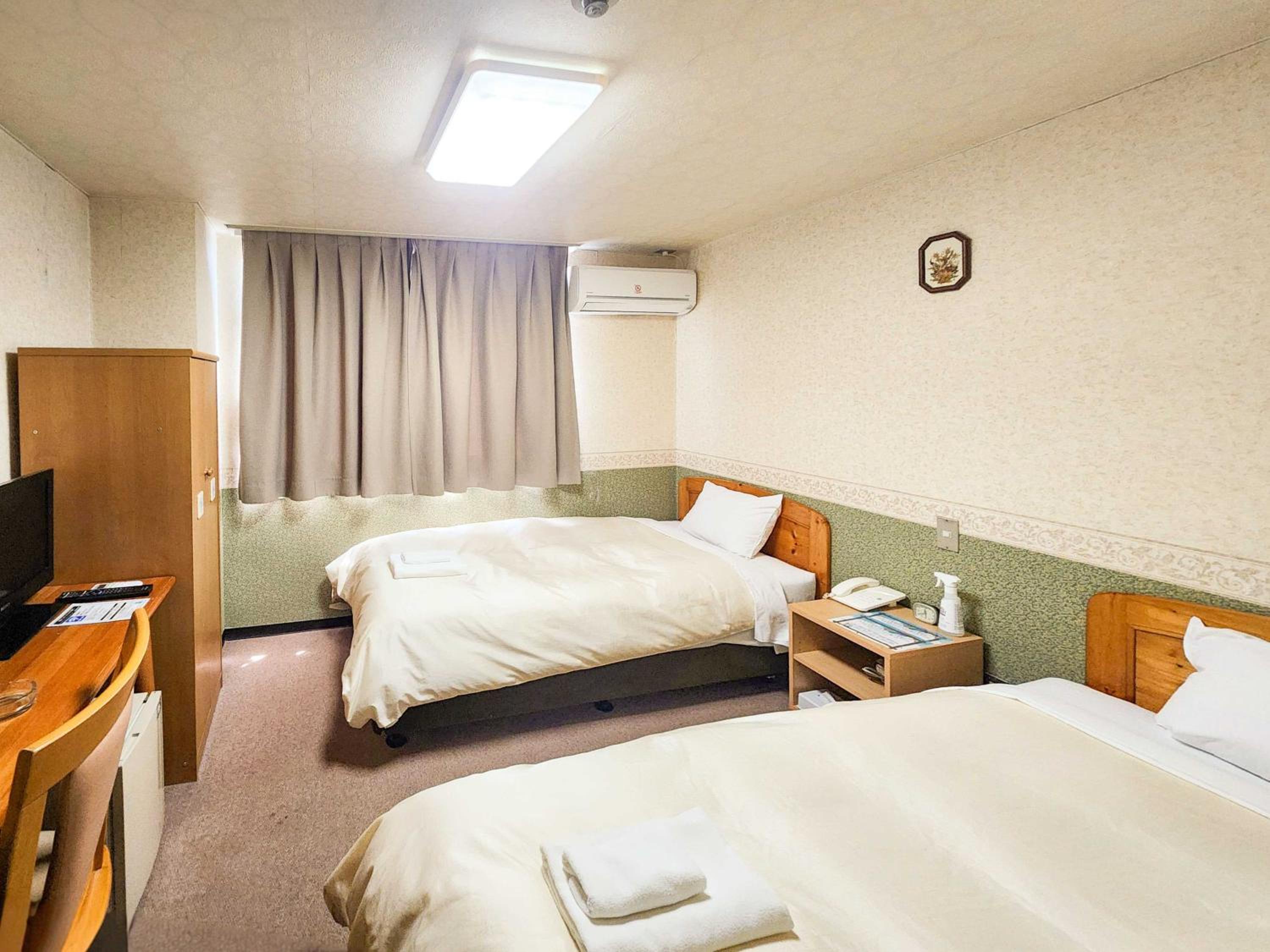 Twin Room - Non-Smoking photo 1