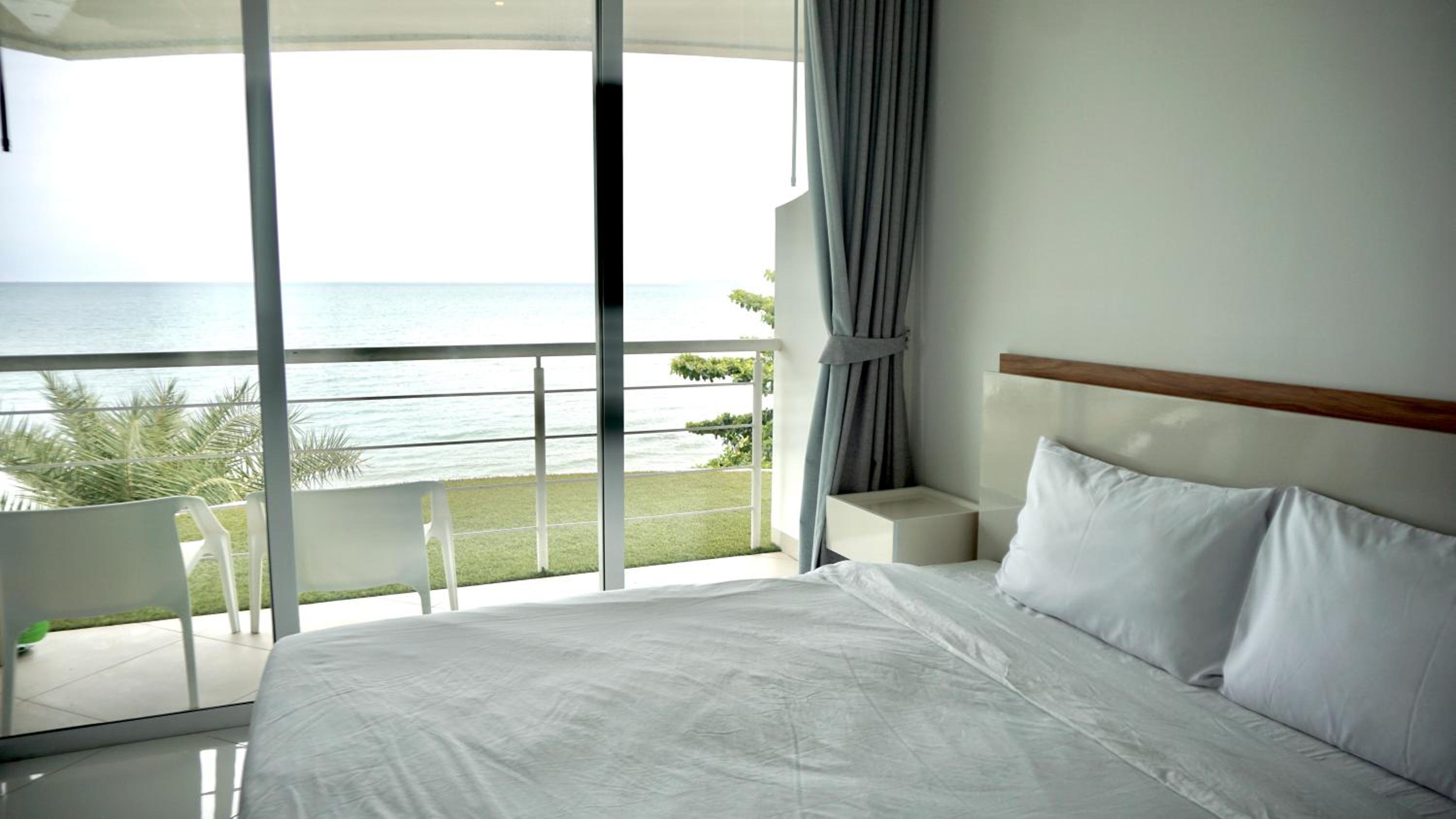 Two-Bedroom Apartment - Oceanfront  photo 2
