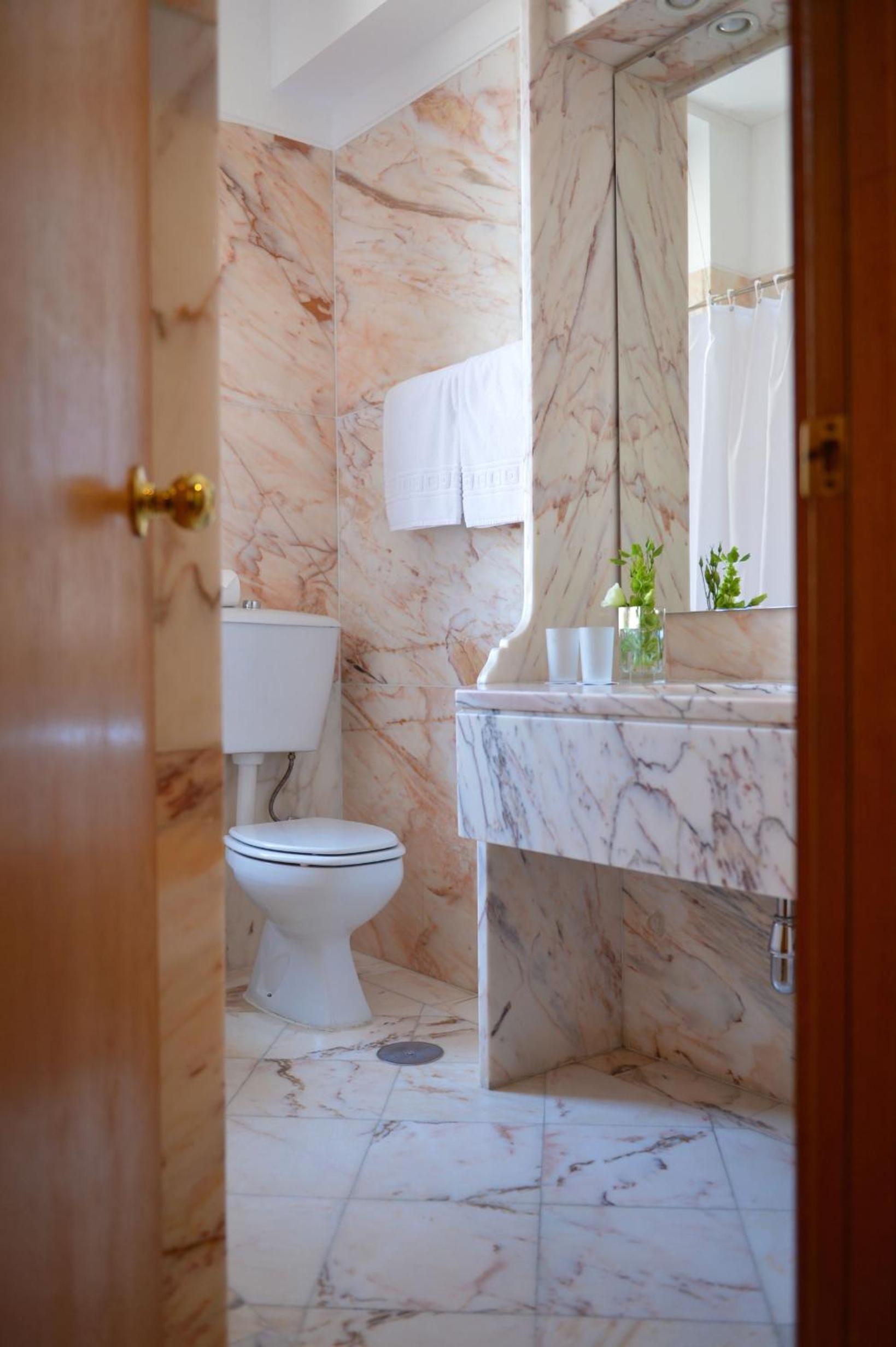 Classic Double or Twin Room - Photo 4