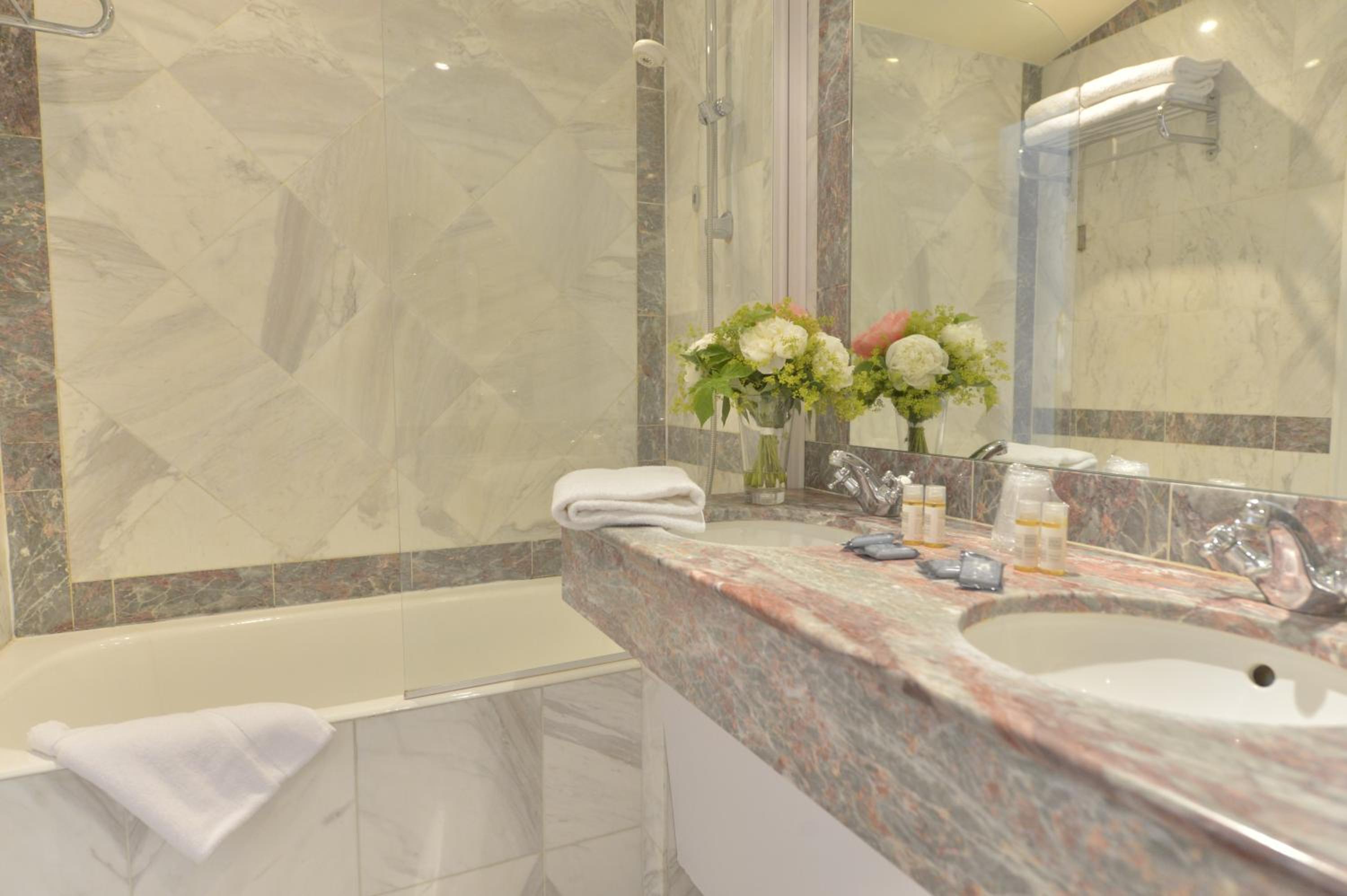 Suite (3 Adults) photo 2