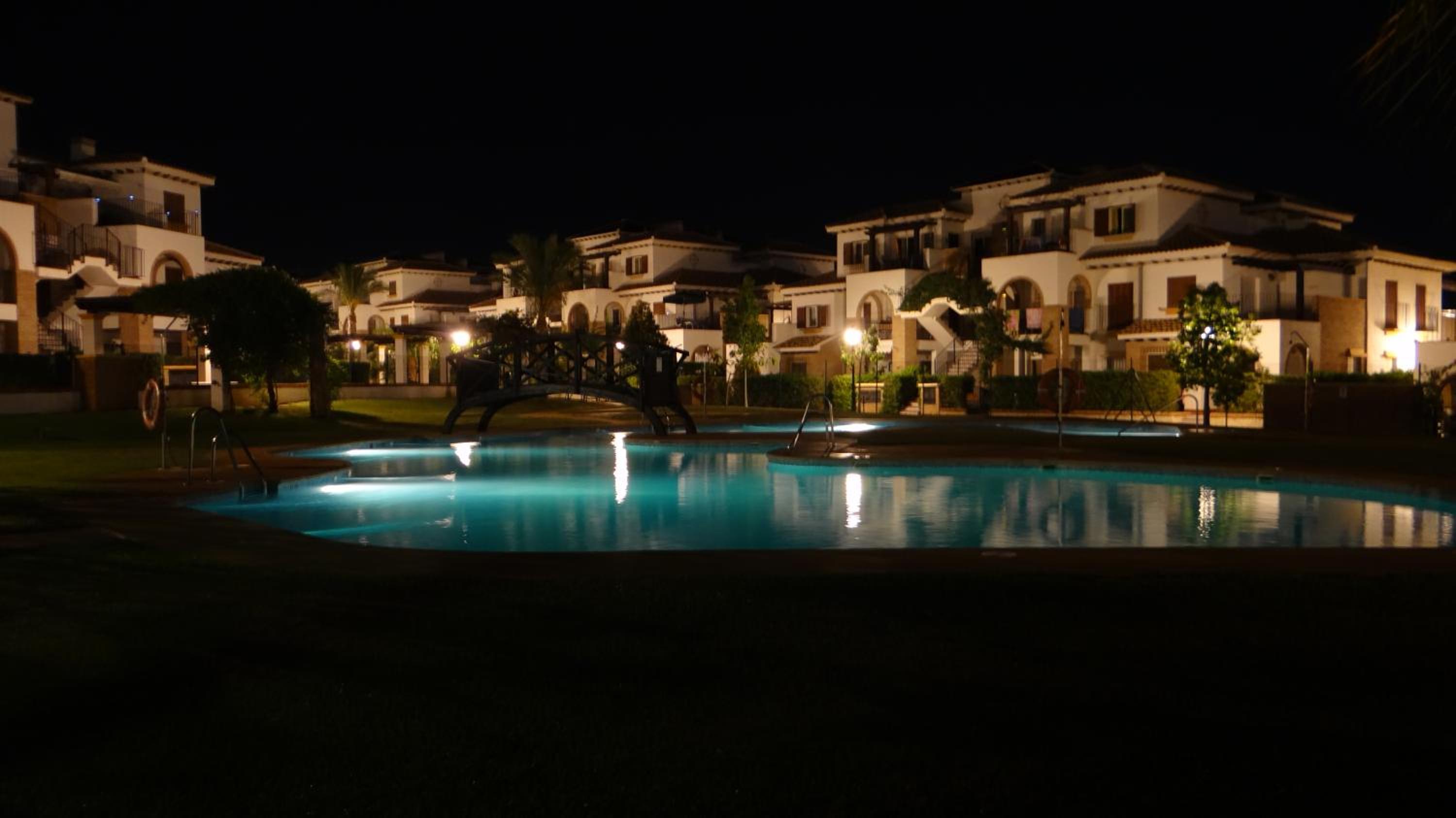 Two-Bedroom Apartment with Pool View photo 3