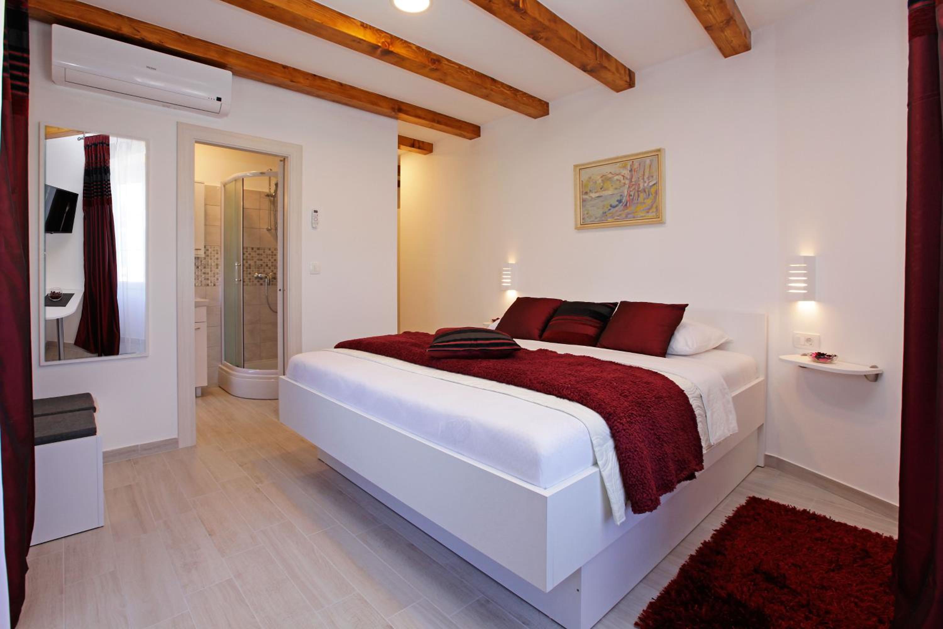 Double Room - Photo 3