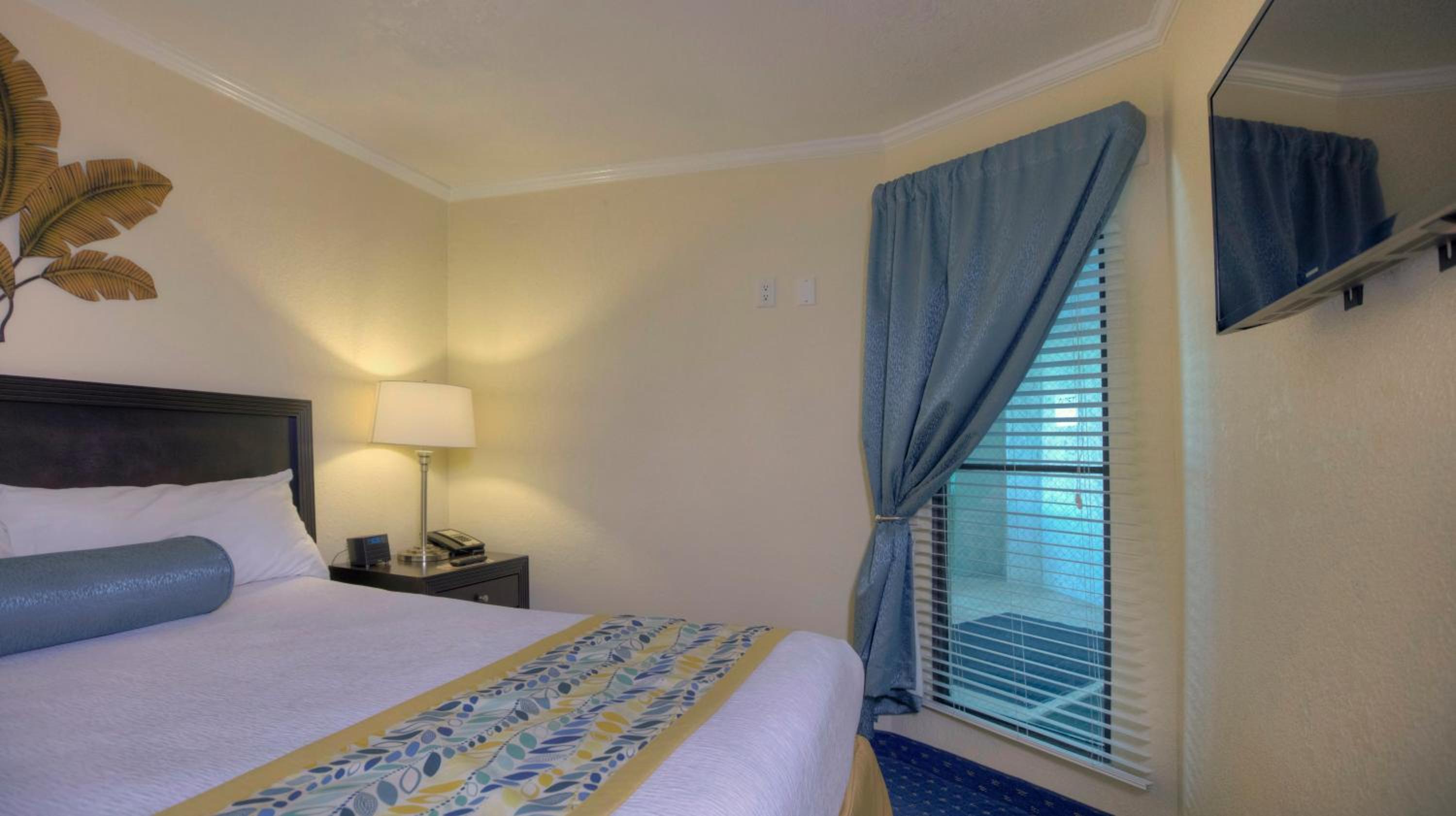 One-Bedroom Suite with Bay View - Photo 6