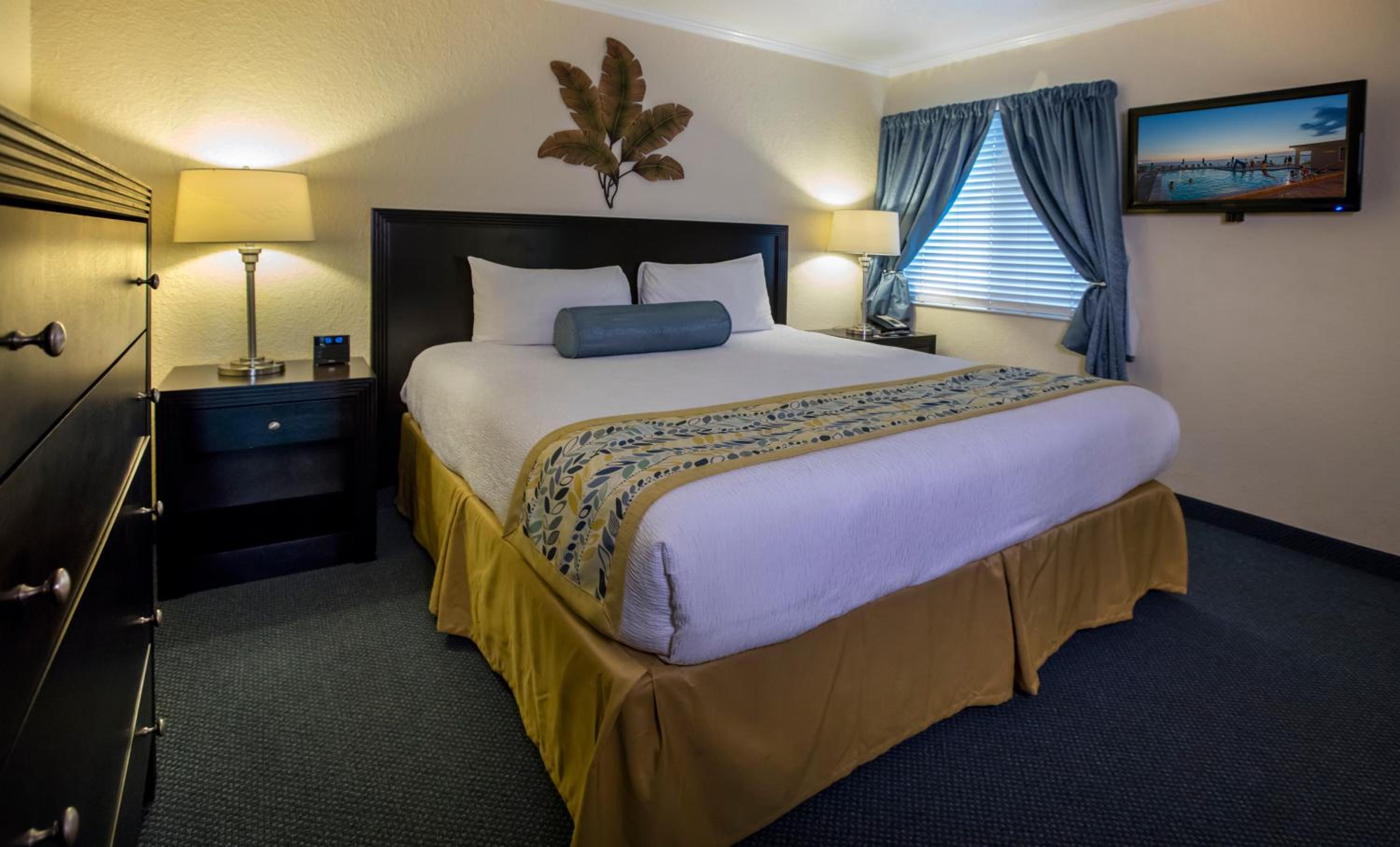 Two-Bedroom Suite with Bay View - Photo 2