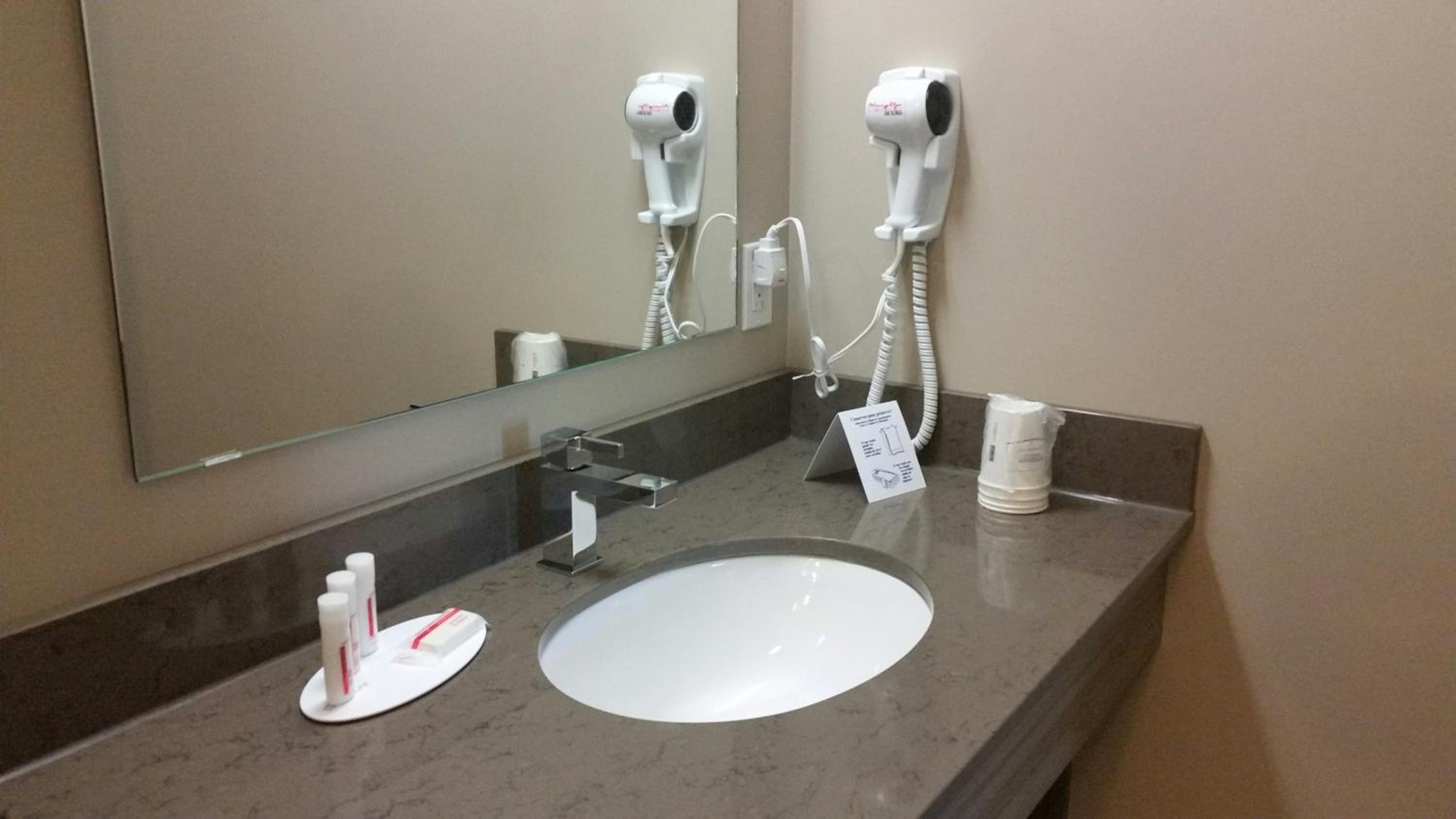 Queen Room - Disability Access/Non-Smoking photo 2