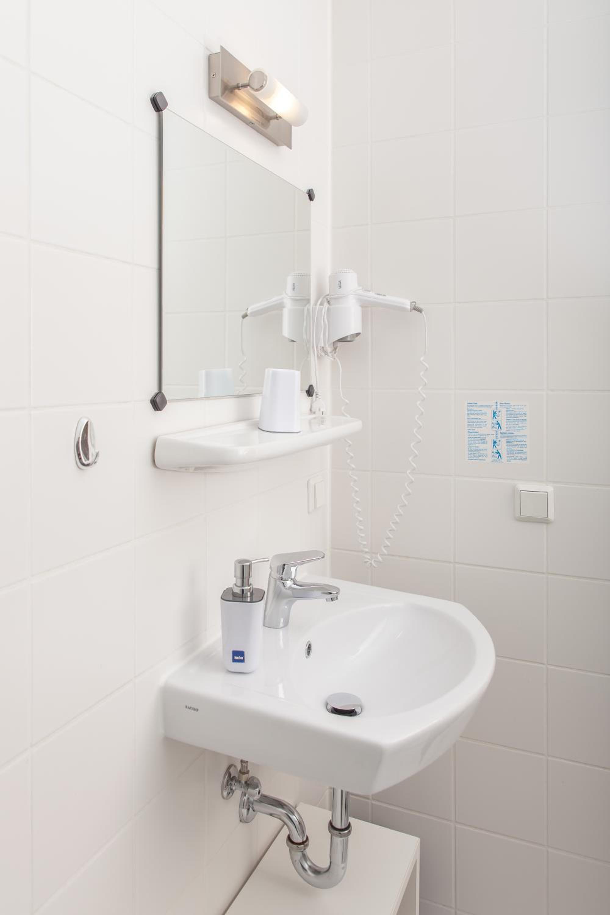 Double Room - Photo 14