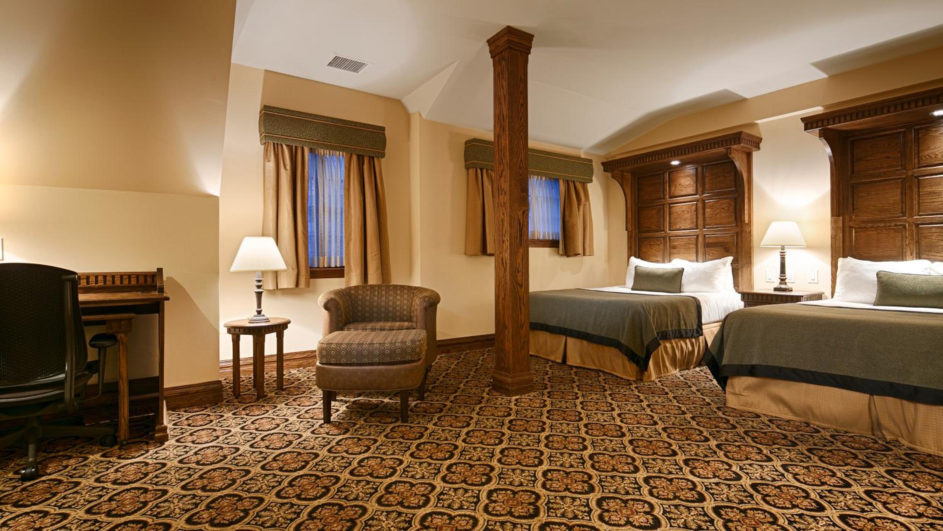 Queen Room with Two Queen Beds - Non-Smoking