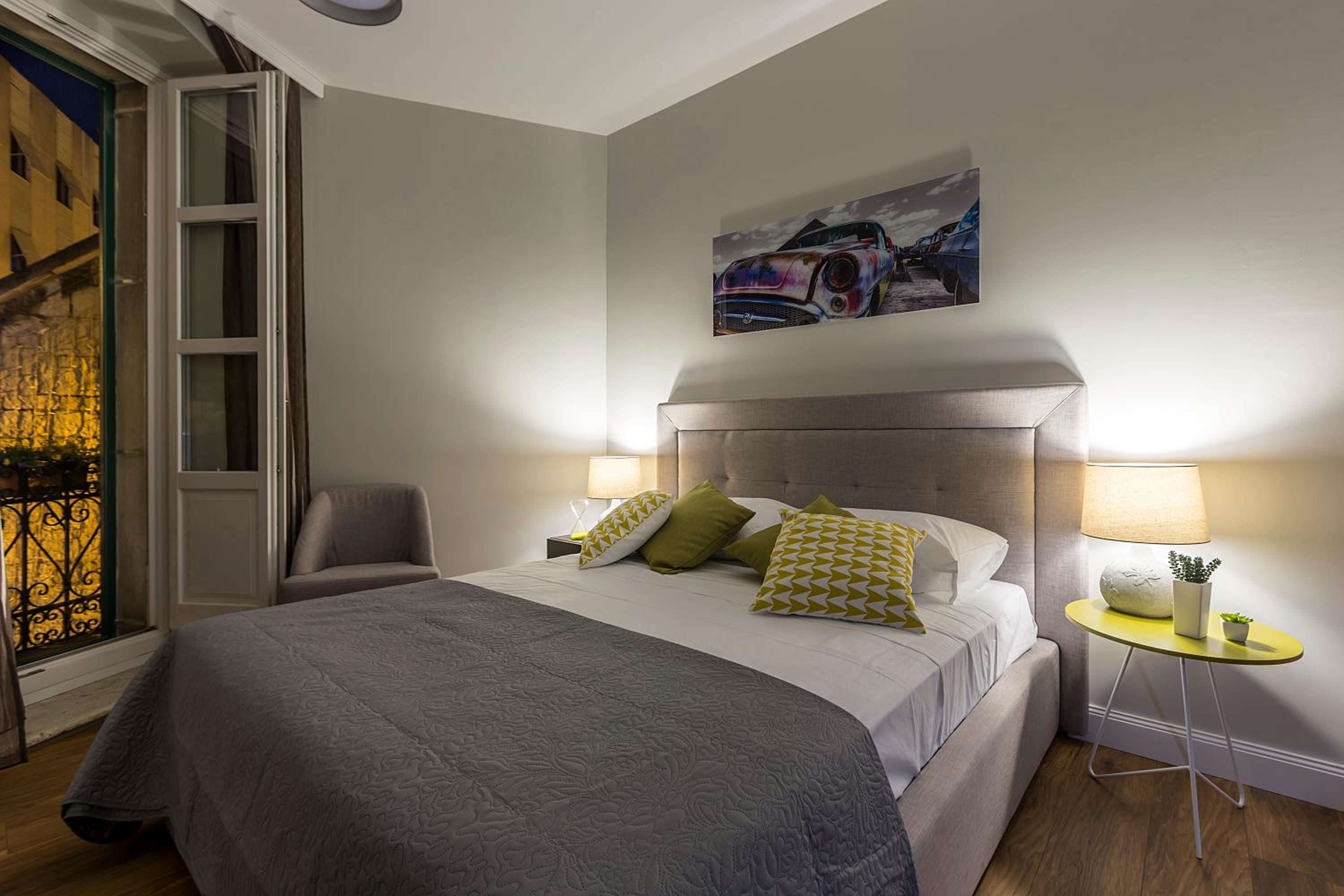 Deluxe Double Room with Balcony - Photo 14