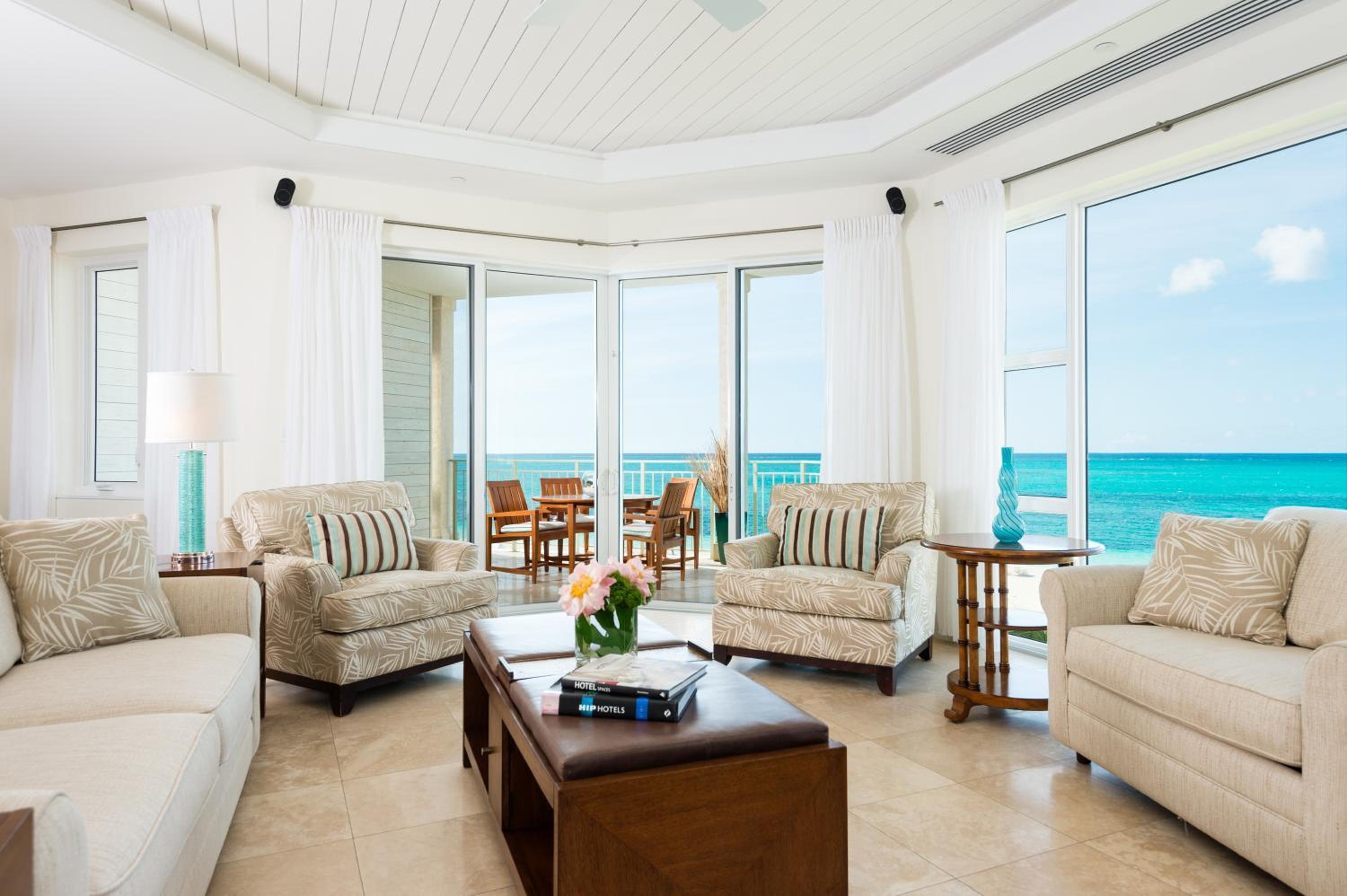 Luxury One-Bedroom Suite - Oceanfront photo 2