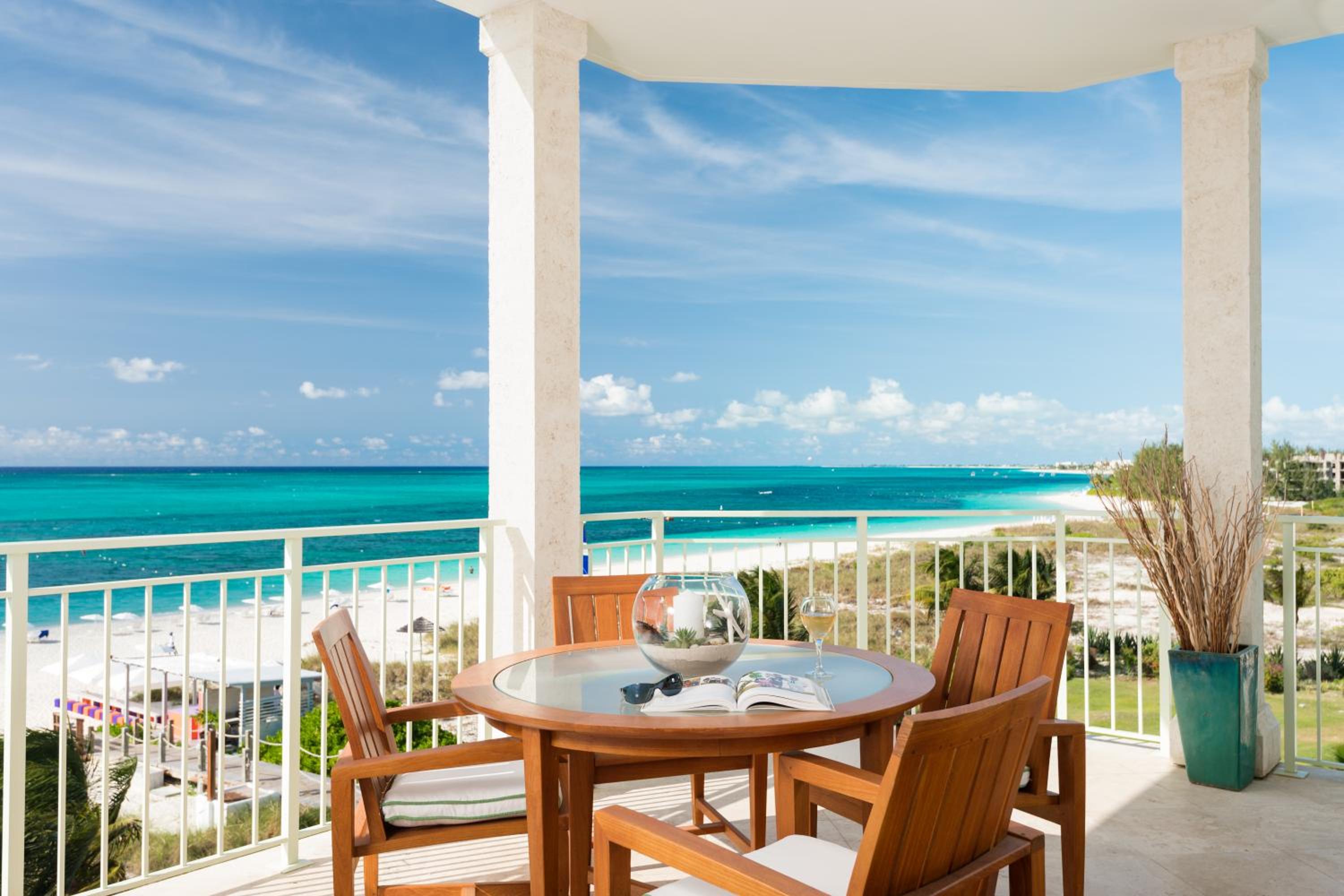 Luxury One-Bedroom Suite - Oceanfront photo 3