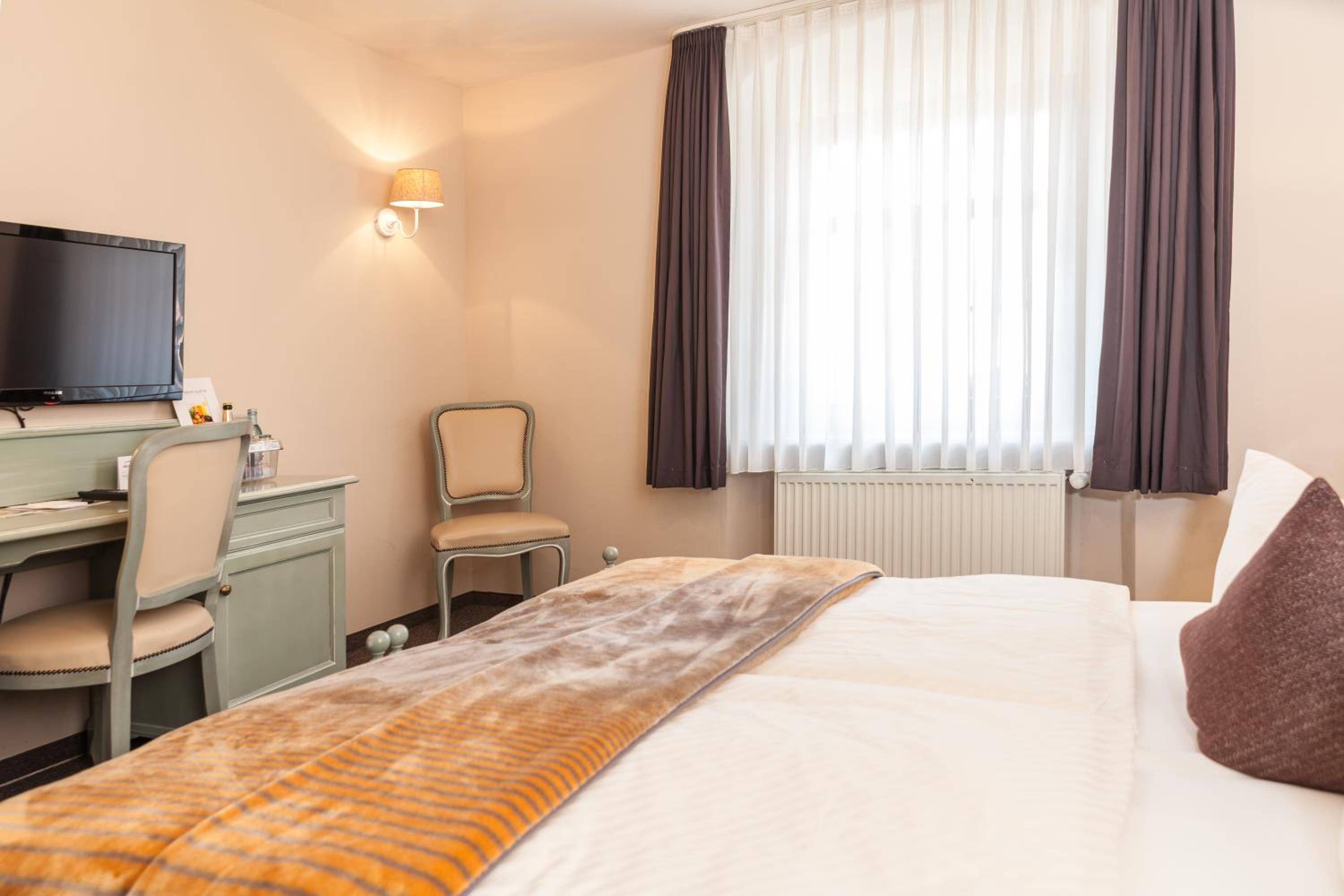 Double Room - Photo 7