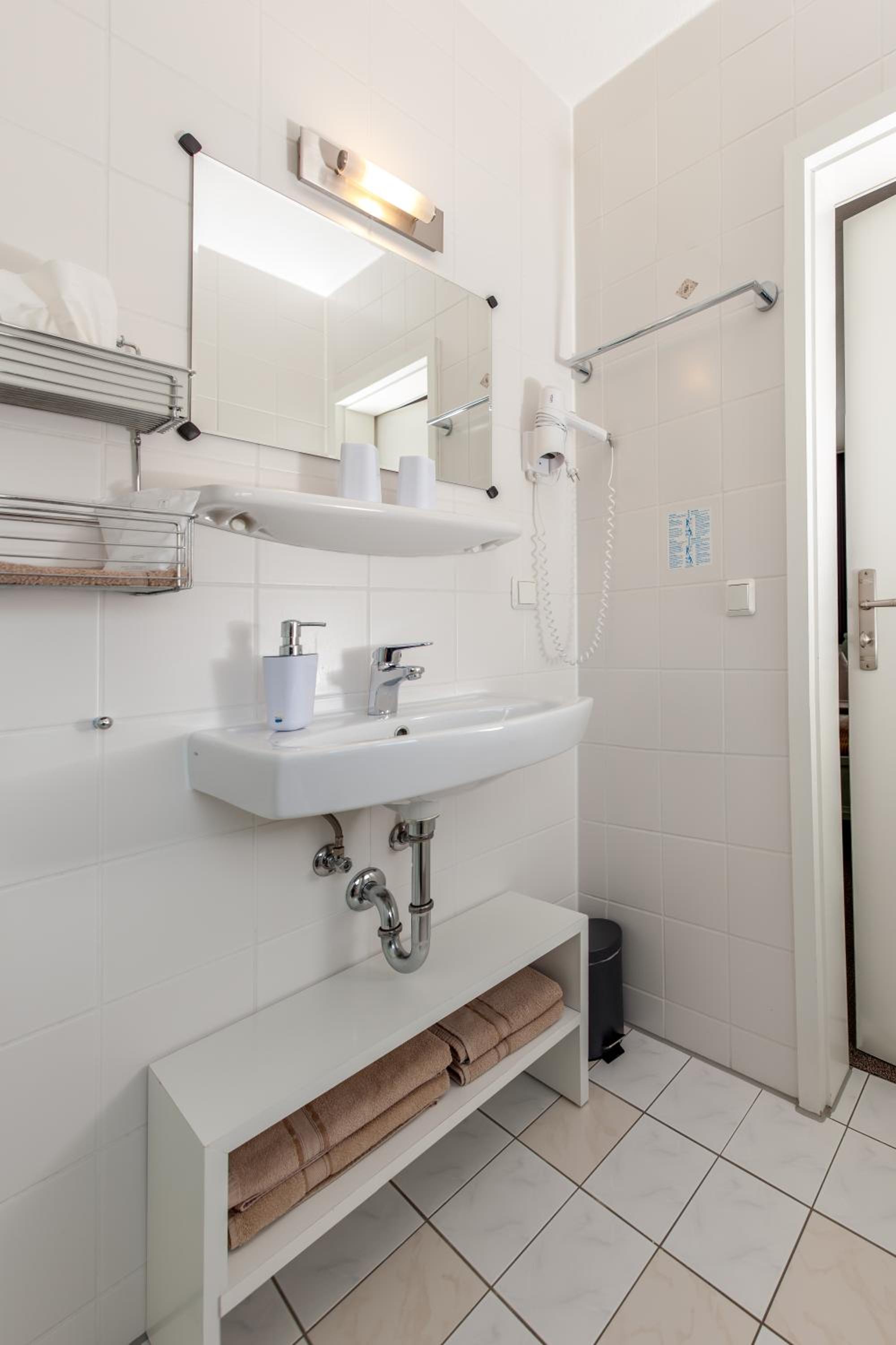 Single Room - Photo 2