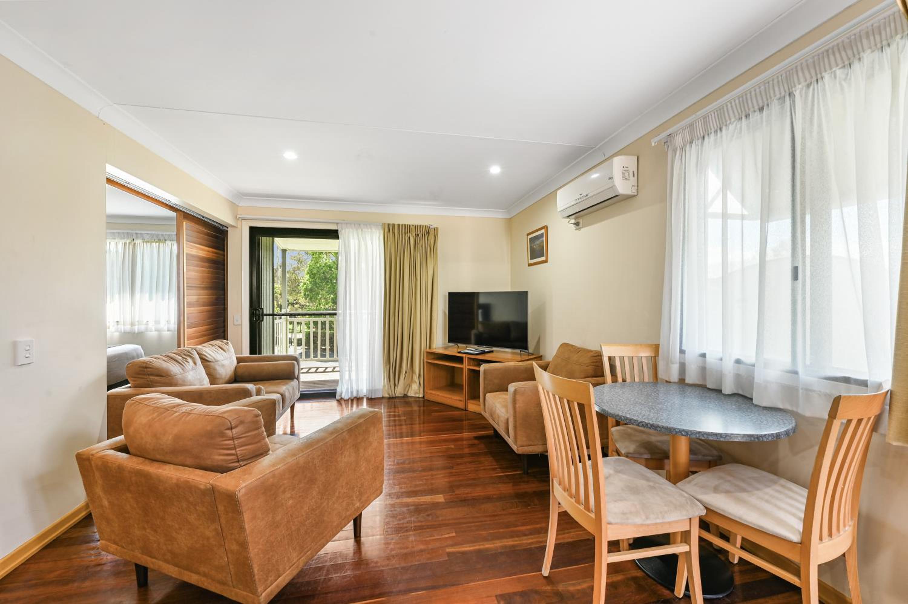 Two-Bedroom Deluxe Apartment with Balcony
