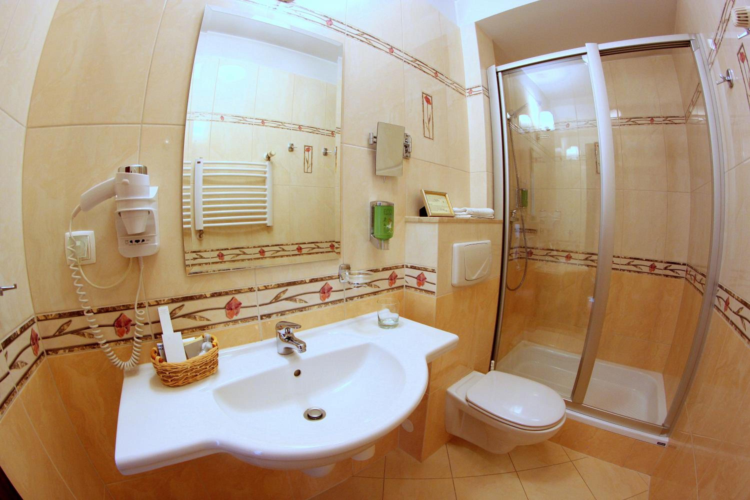 Deluxe Double Room - Photo 13