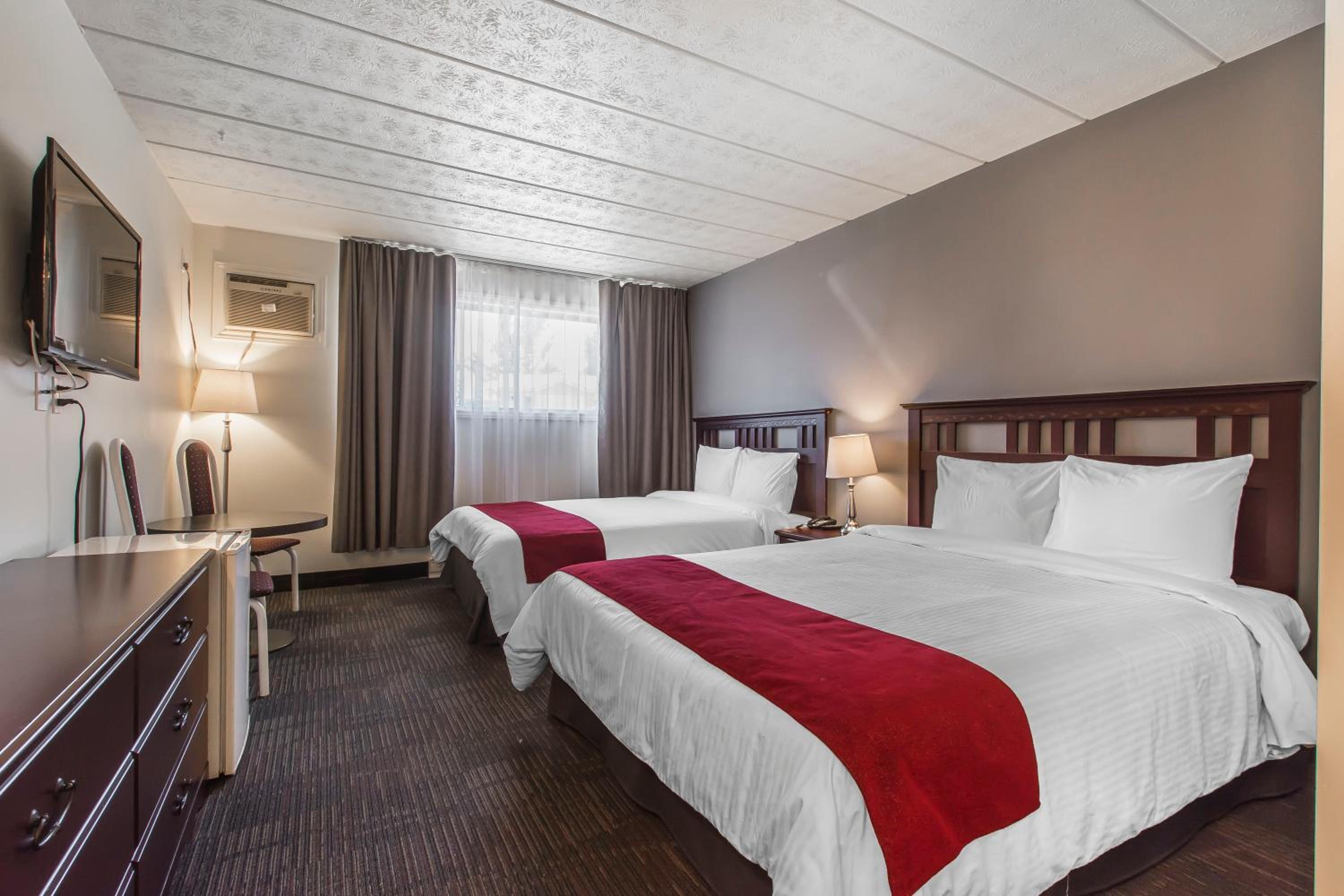 Economy Queen Room with Two Queen Beds - Half basement- Non-Smoking