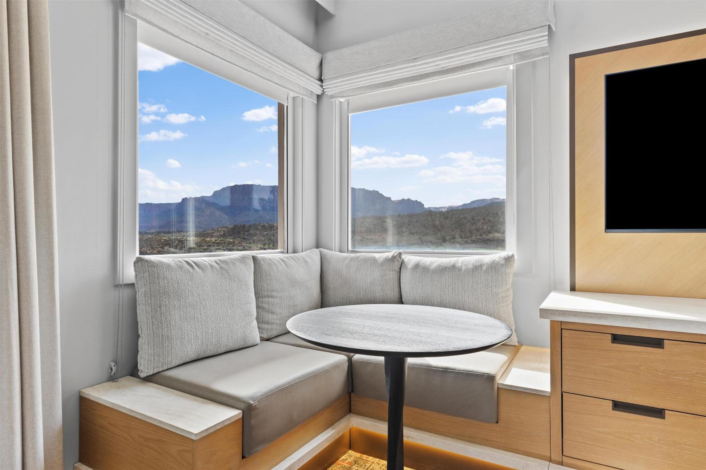 One-Bedroom King Suite - Photo 3