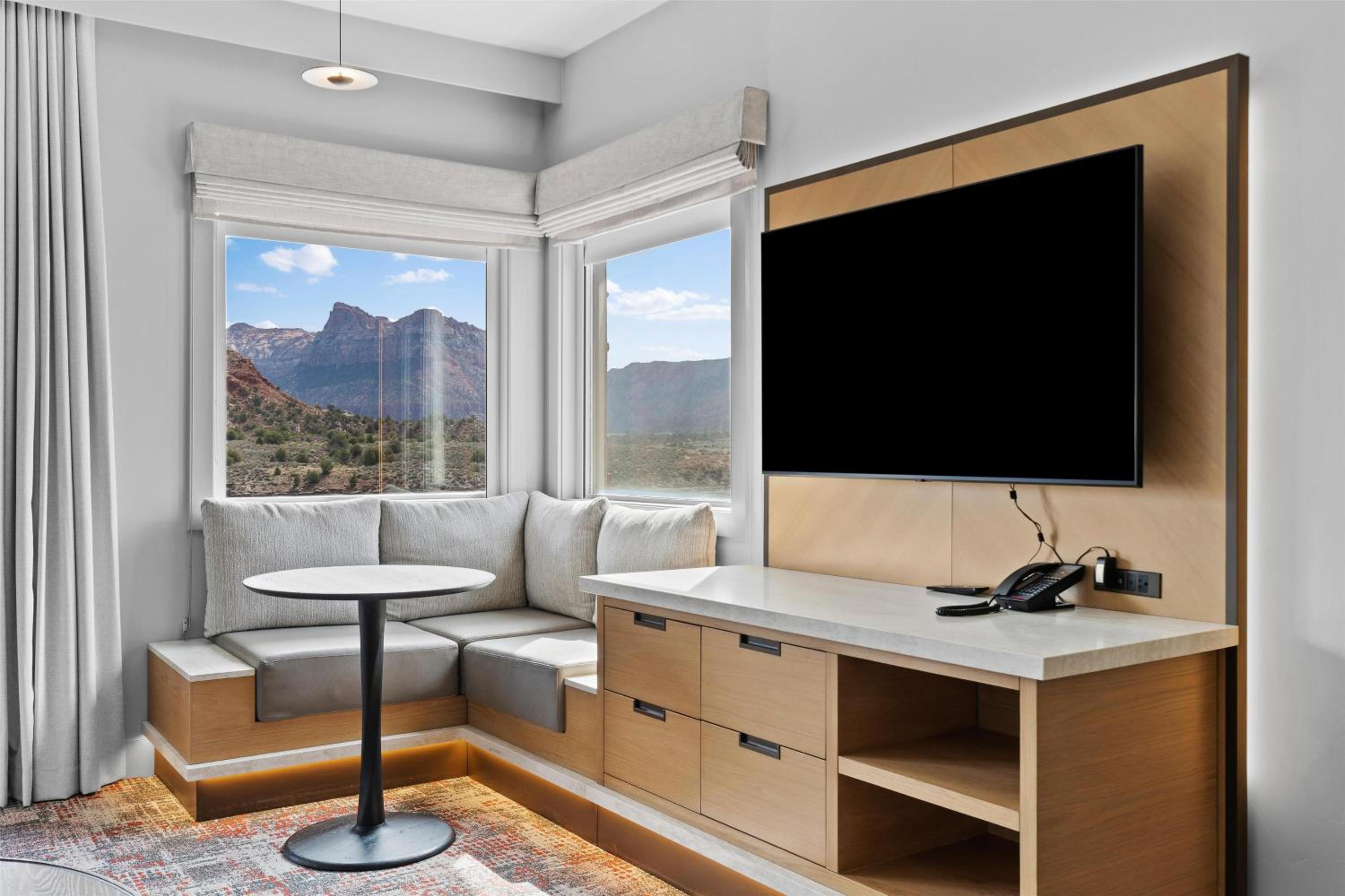 One-Bedroom King Suite - Photo 4