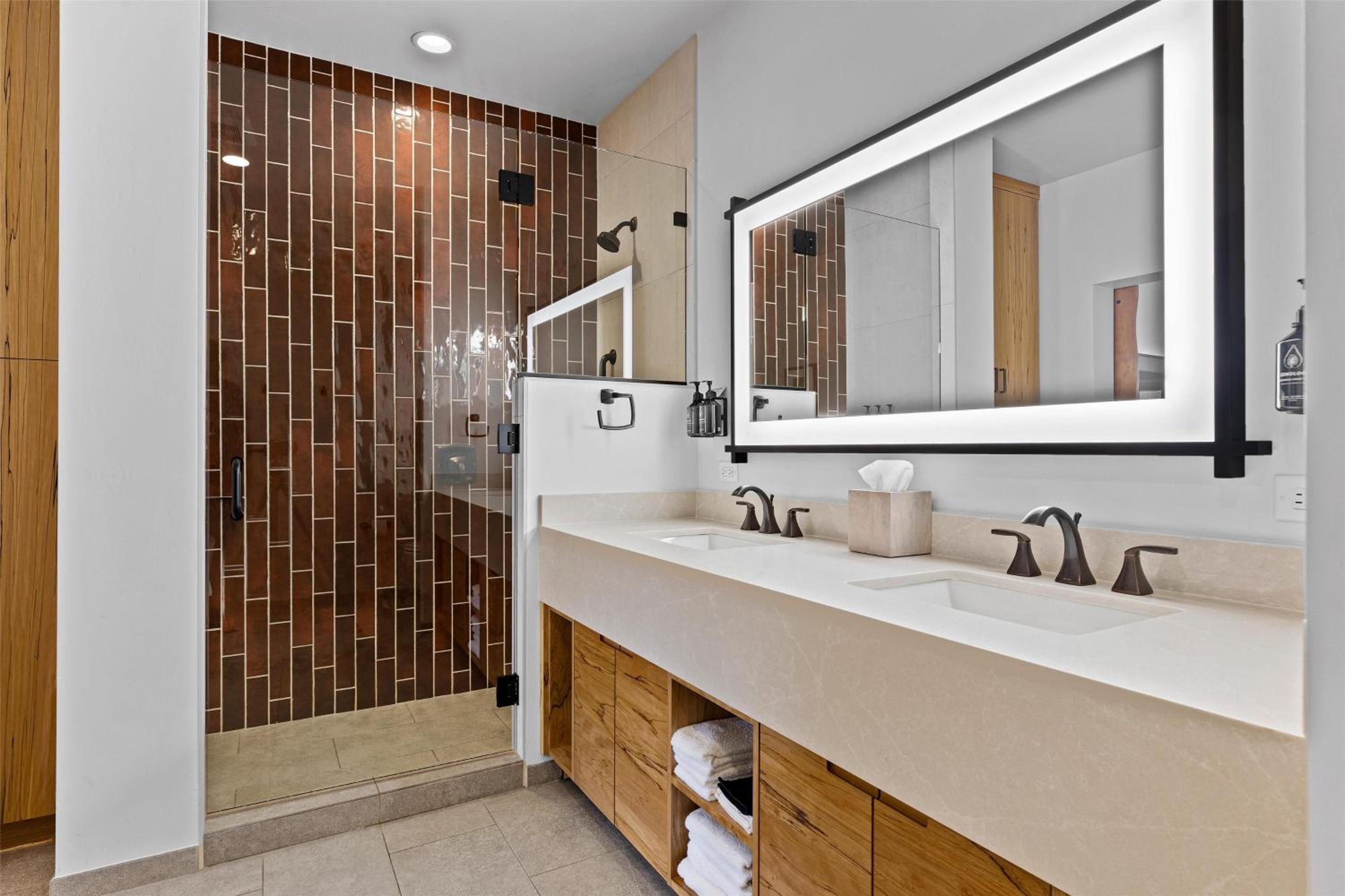 One-Bedroom King Suite - Photo 8
