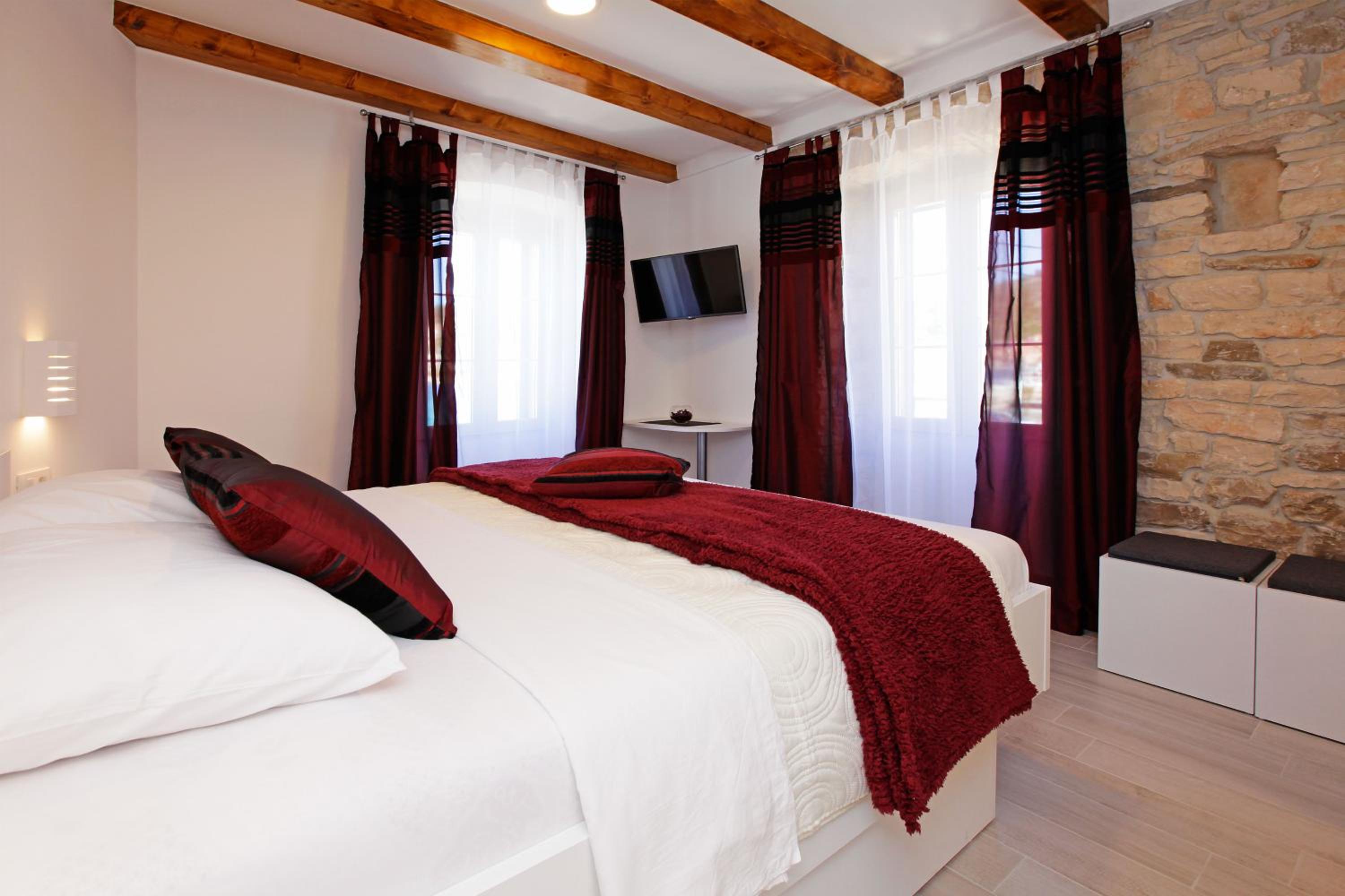 Double Room - Photo 5