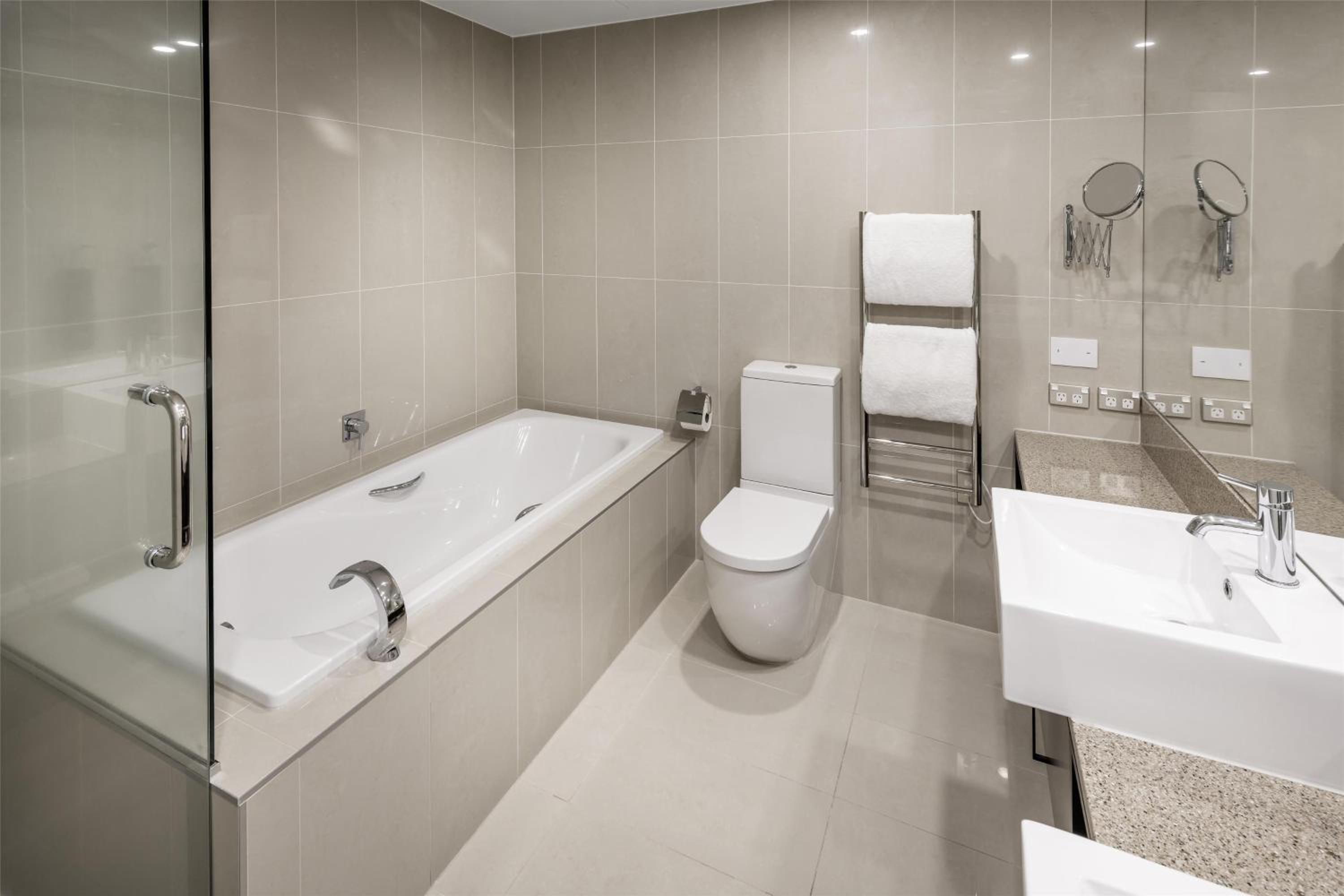 One-Bedroom King Apartment - Photo 1